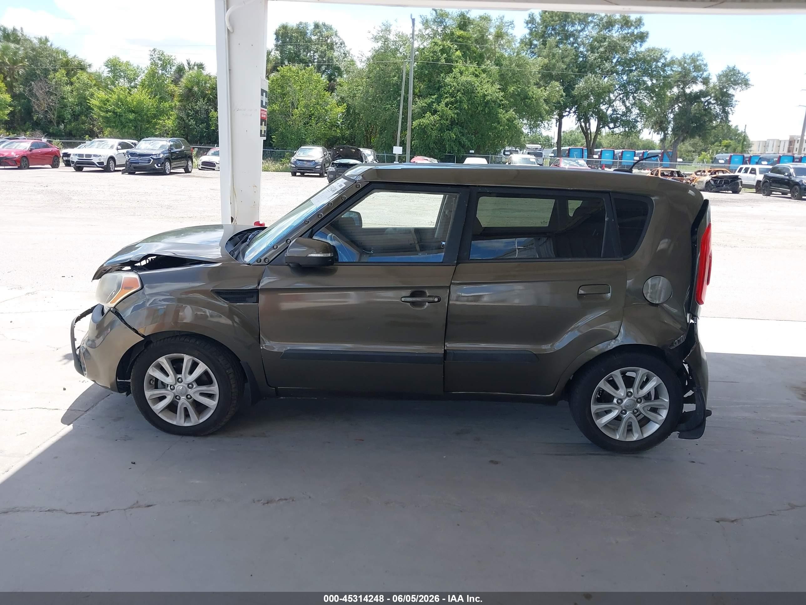 2012 Kia Soul + Beige vin: KNDJT2A66C7461239