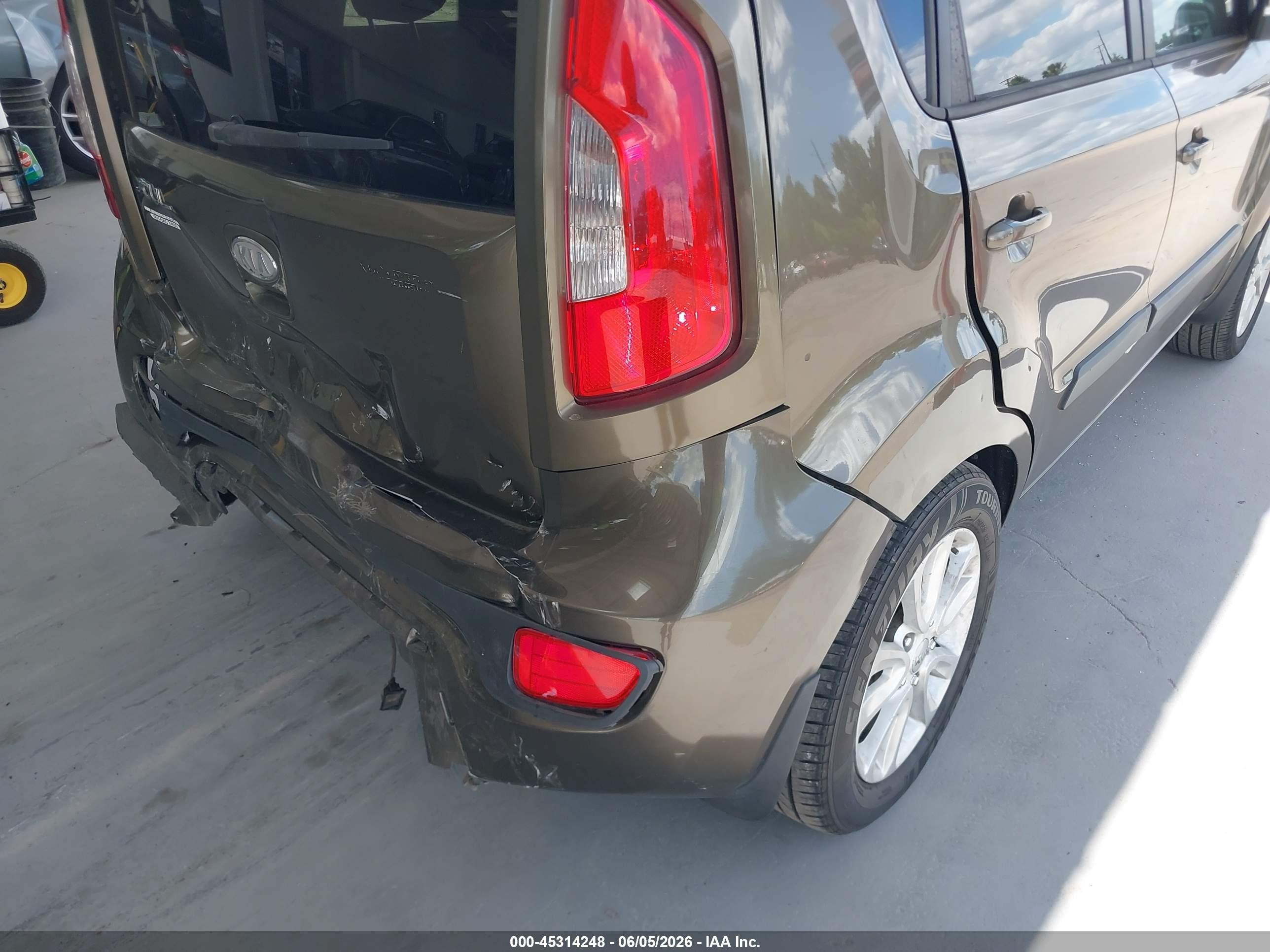 2012 Kia Soul + Beige vin: KNDJT2A66C7461239