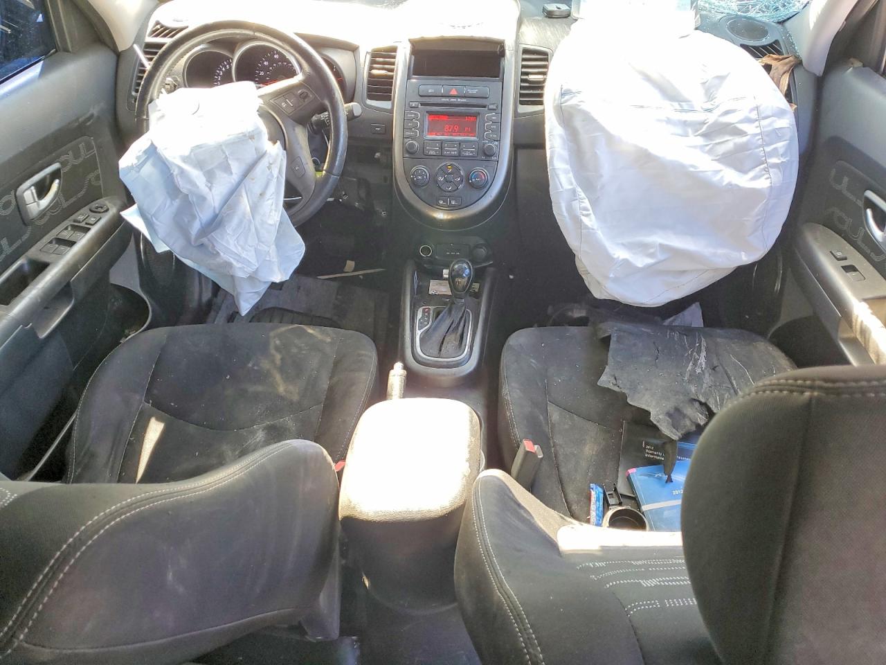 2012 Kia Soul + Black vin: KNDJT2A66C7742330