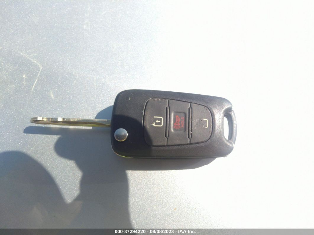 2012 Kia Soul + Black vin: KNDJT2A66C7748662