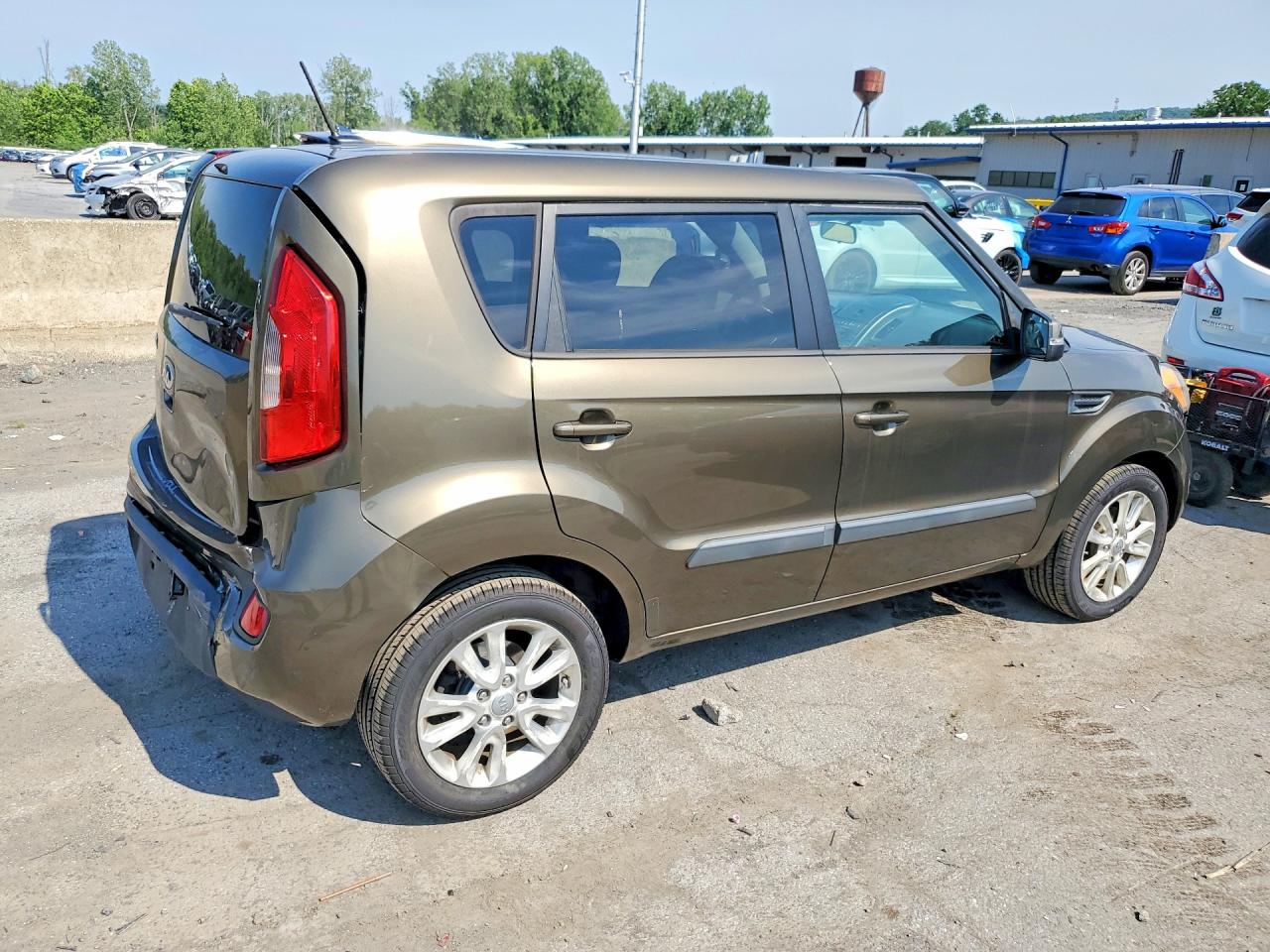2013 Kia Soul + Gold vin: KNDJT2A66D7482464