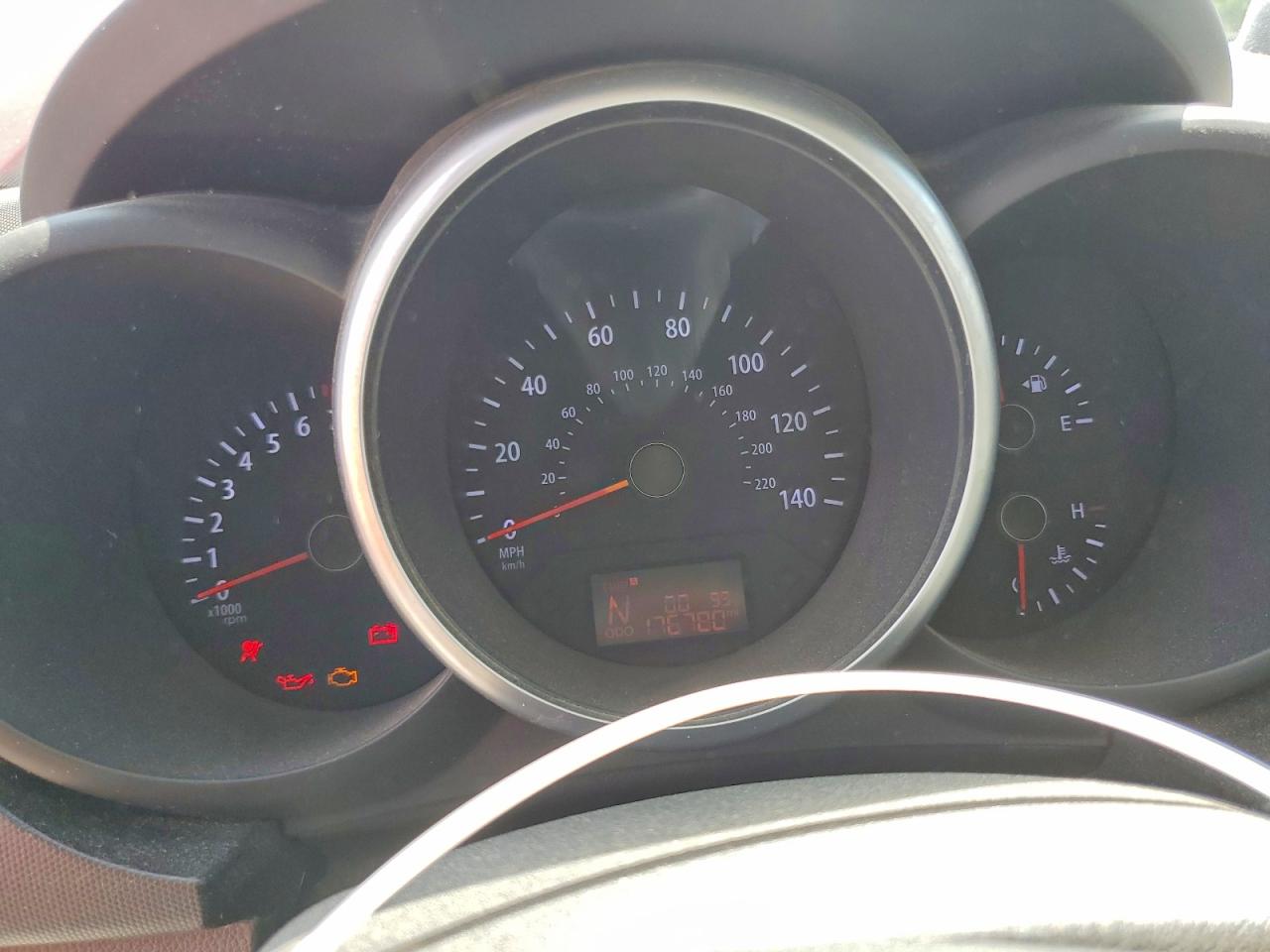 2013 Kia Soul + Red vin: KNDJT2A66D7502583