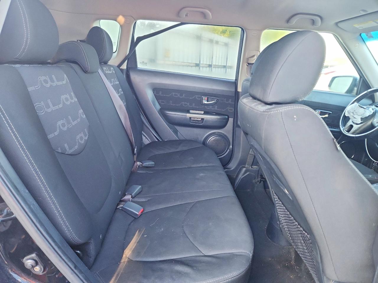 2013 Kia Soul + Black vin: KNDJT2A66D7511512
