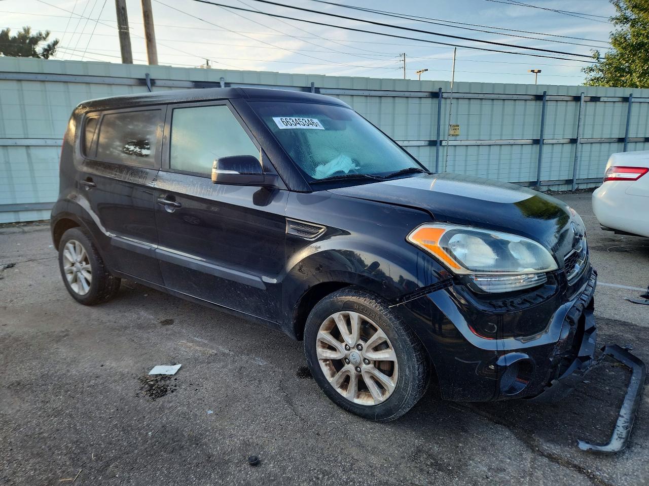 2013 Kia Soul + Black vin: KNDJT2A66D7511512