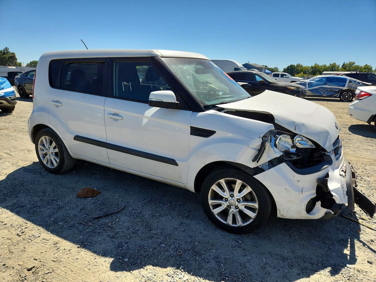 2013 Kia Soul + White vin: KNDJT2A66D7534269