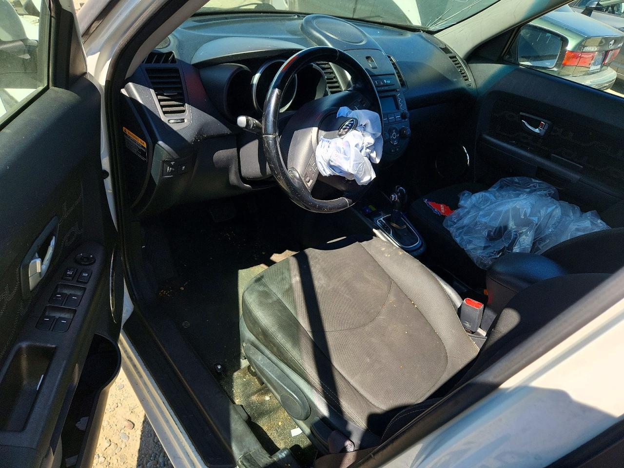 2013 Kia Soul + White vin: KNDJT2A66D7534269
