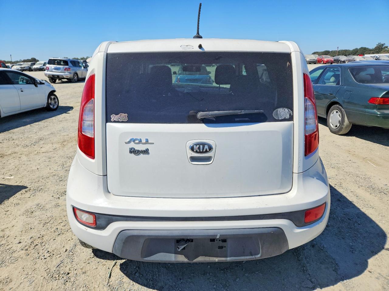 2013 Kia Soul + White vin: KNDJT2A66D7534269