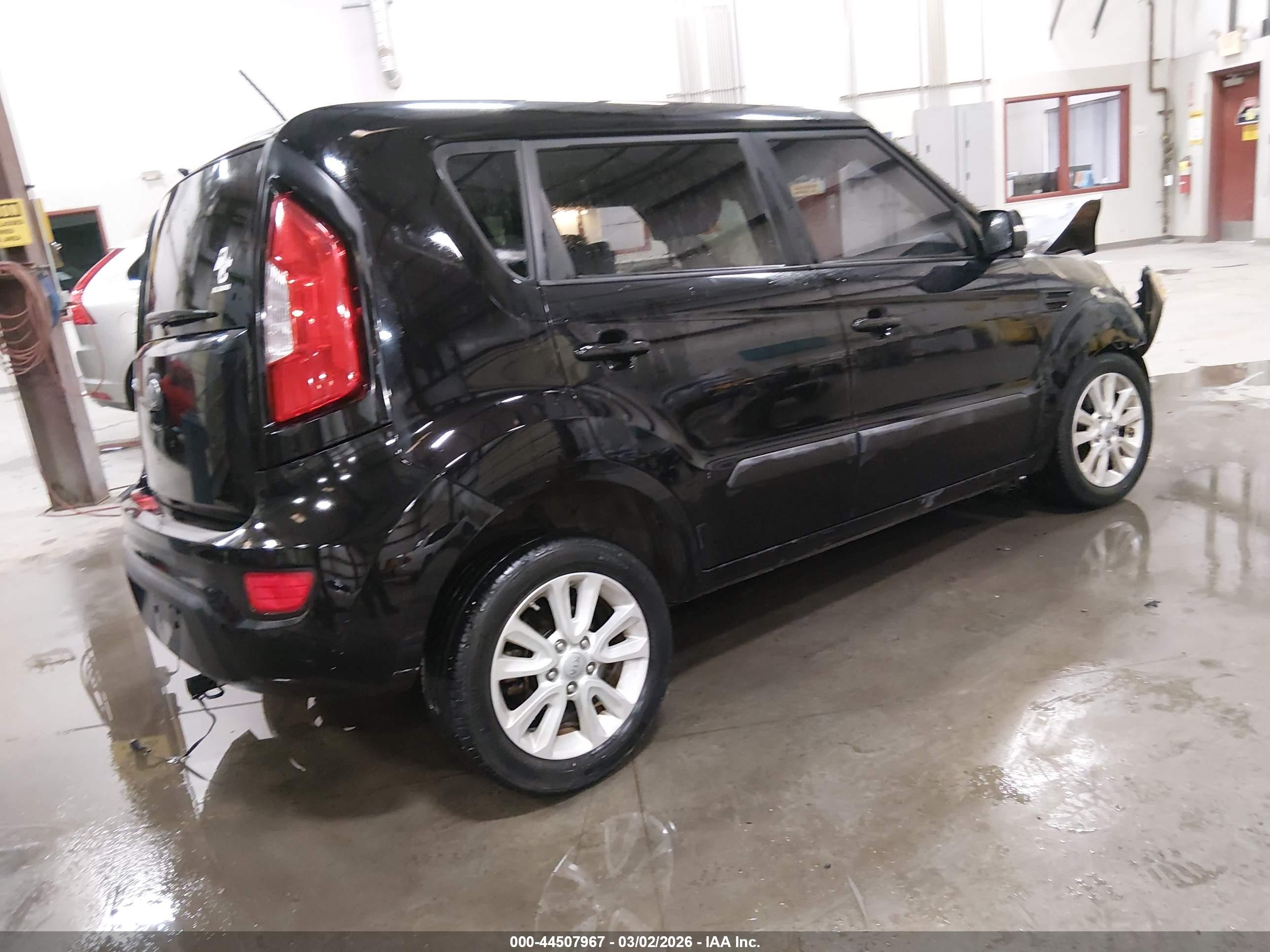 2013 Kia Soul + Black vin: KNDJT2A66D7537138
