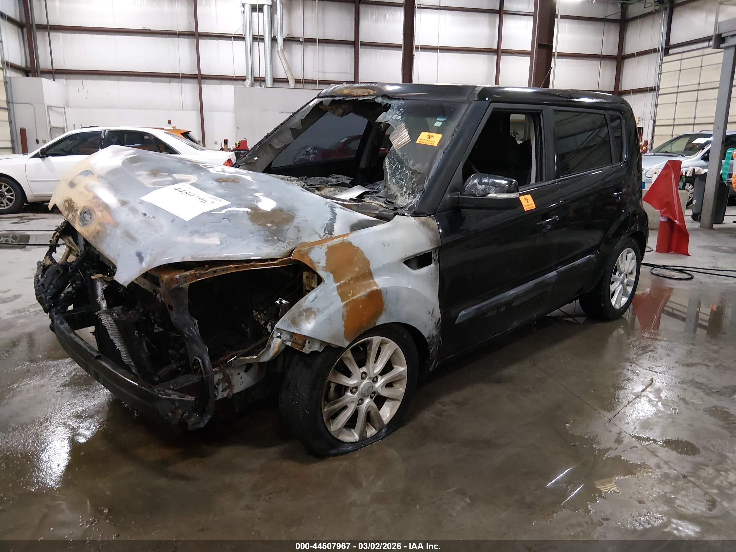 2013 Kia Soul + Black vin: KNDJT2A66D7537138