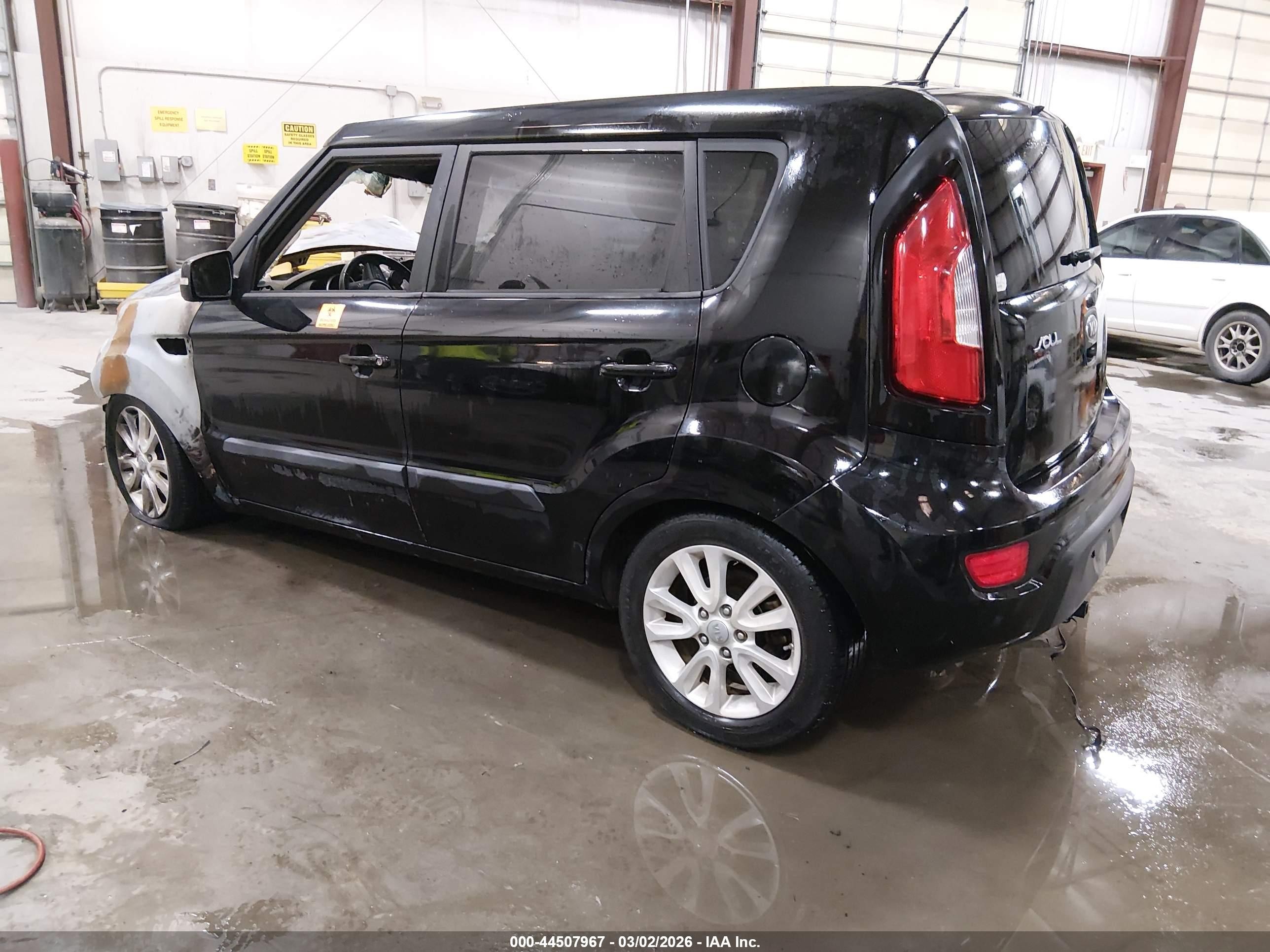 2013 Kia Soul + Black vin: KNDJT2A66D7537138