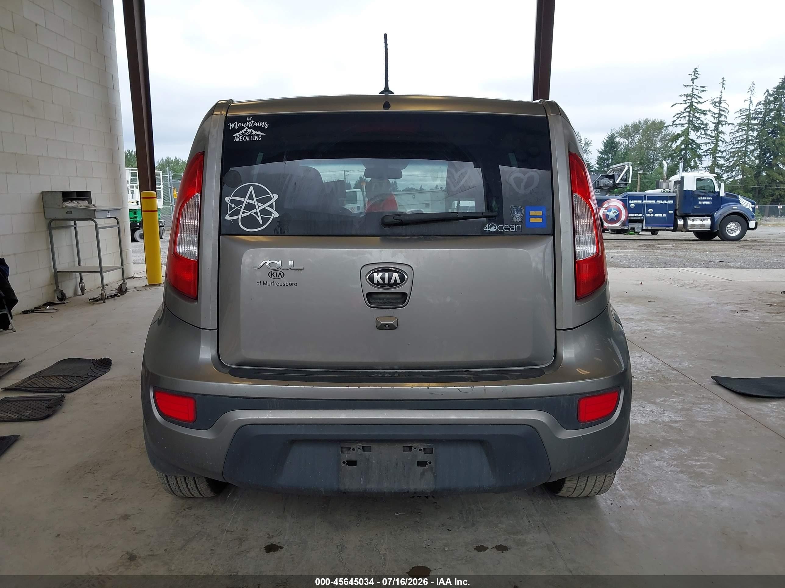 2013 Kia Soul + Pewter vin: KNDJT2A66D7547457