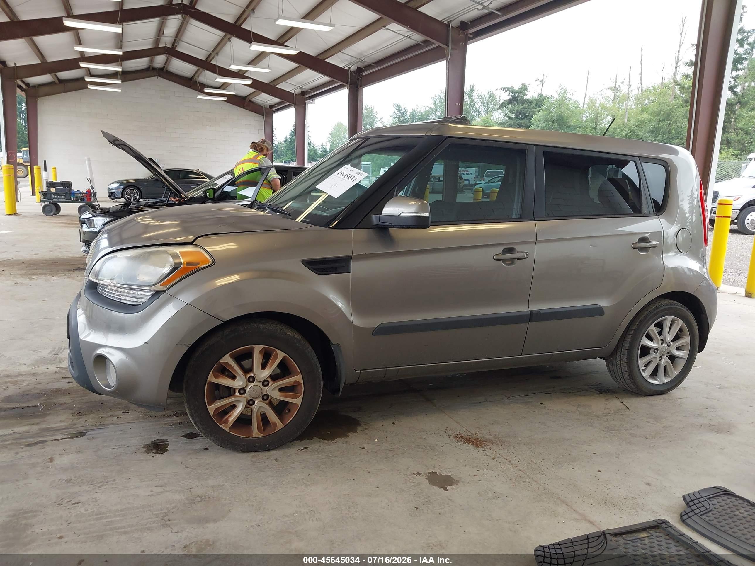 2013 Kia Soul + Pewter vin: KNDJT2A66D7547457