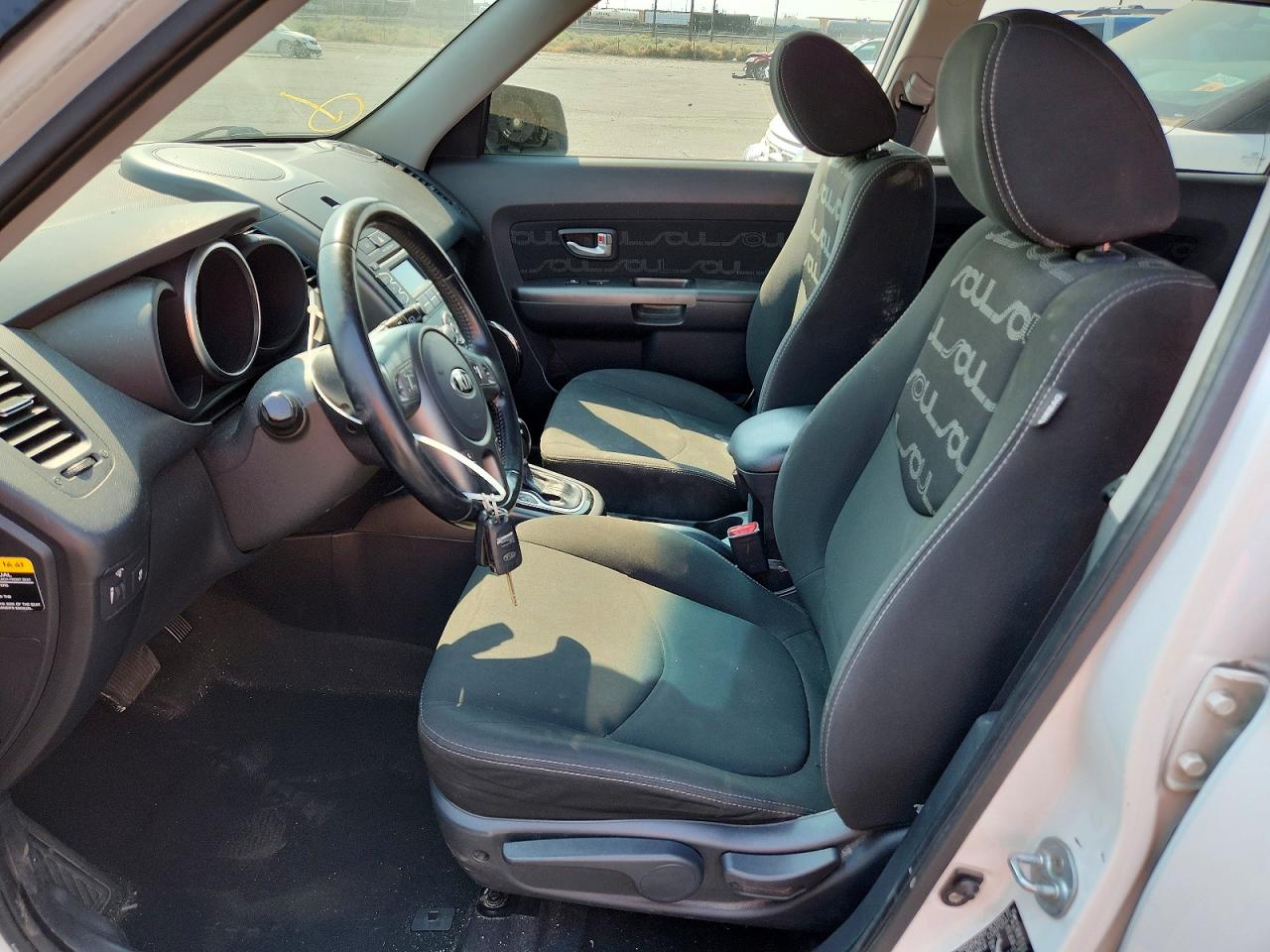 2013 Kia Soul + White vin: KNDJT2A66D7556286