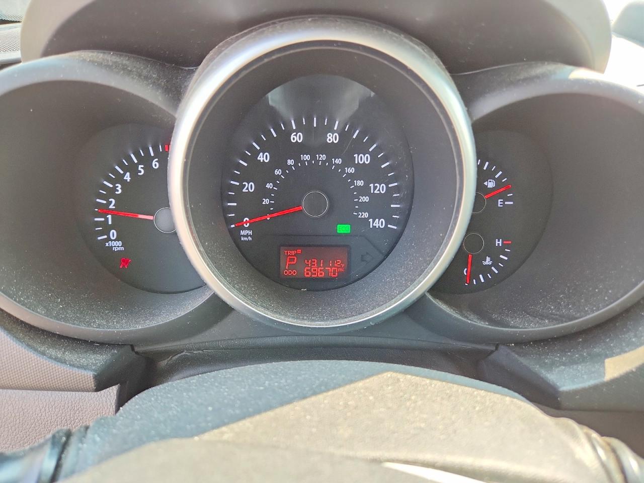 2013 Kia Soul + White vin: KNDJT2A66D7556286