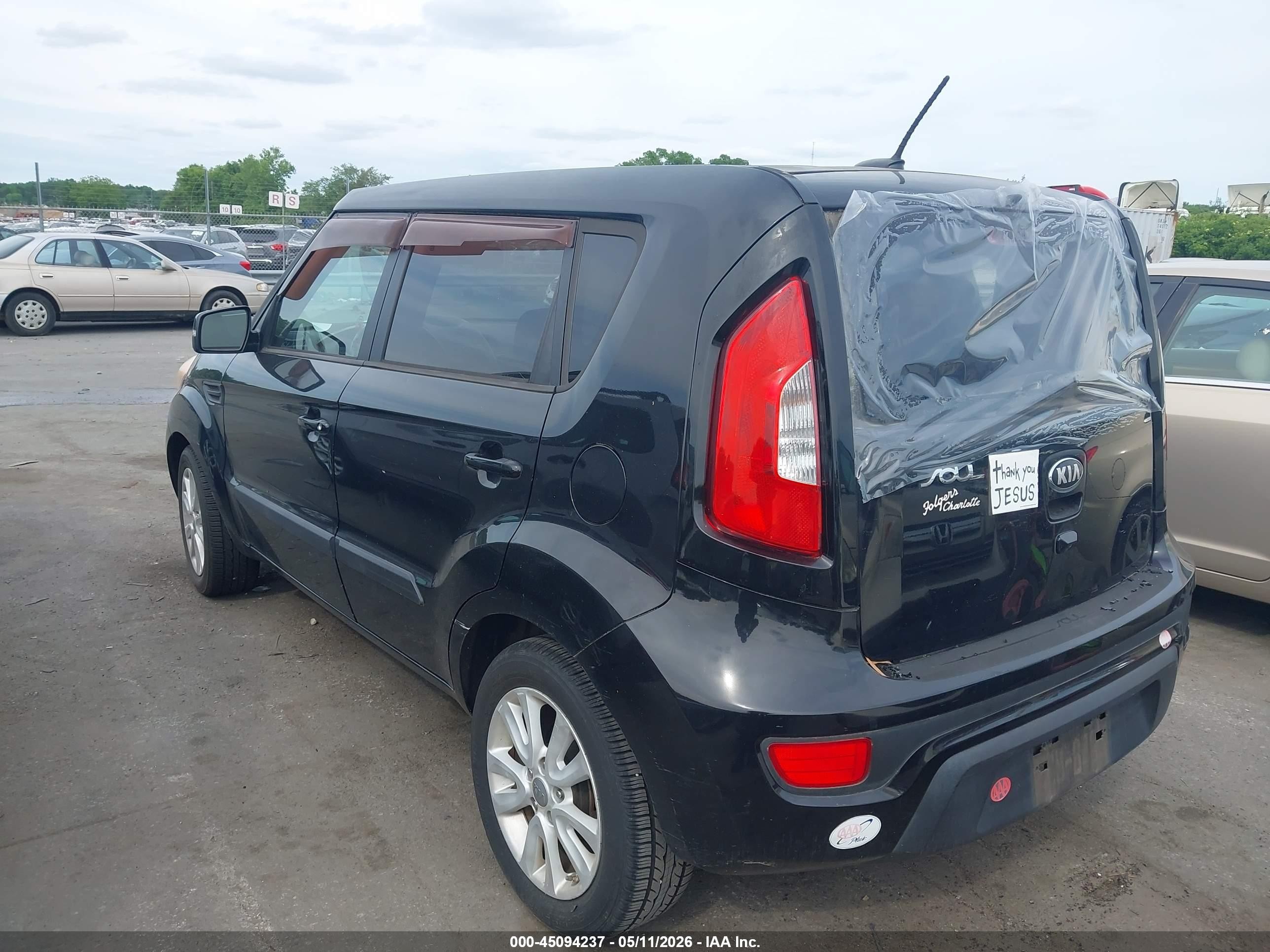 2013 Kia Soul + Black vin: KNDJT2A66D7569085