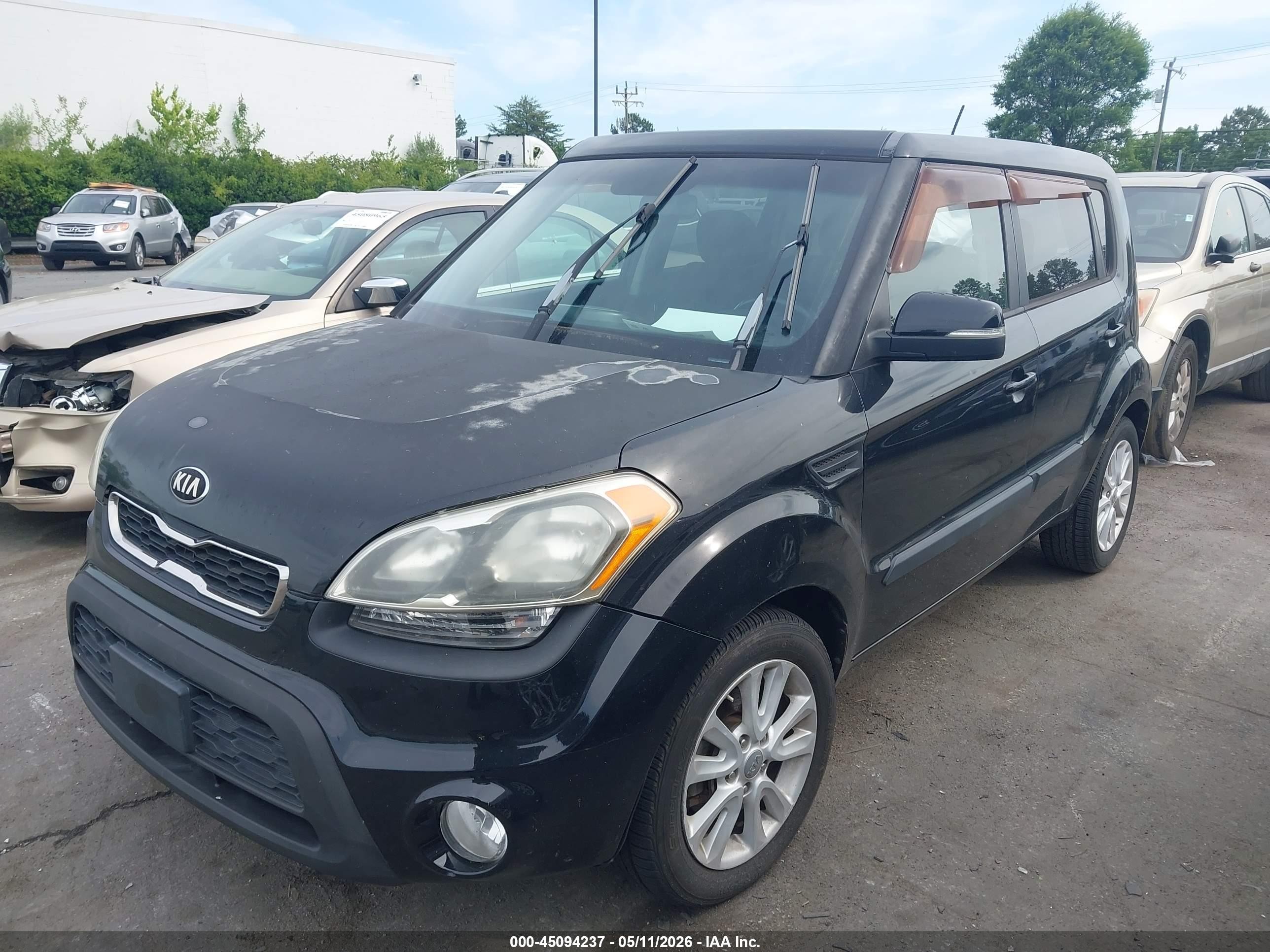 2013 Kia Soul + Black vin: KNDJT2A66D7569085