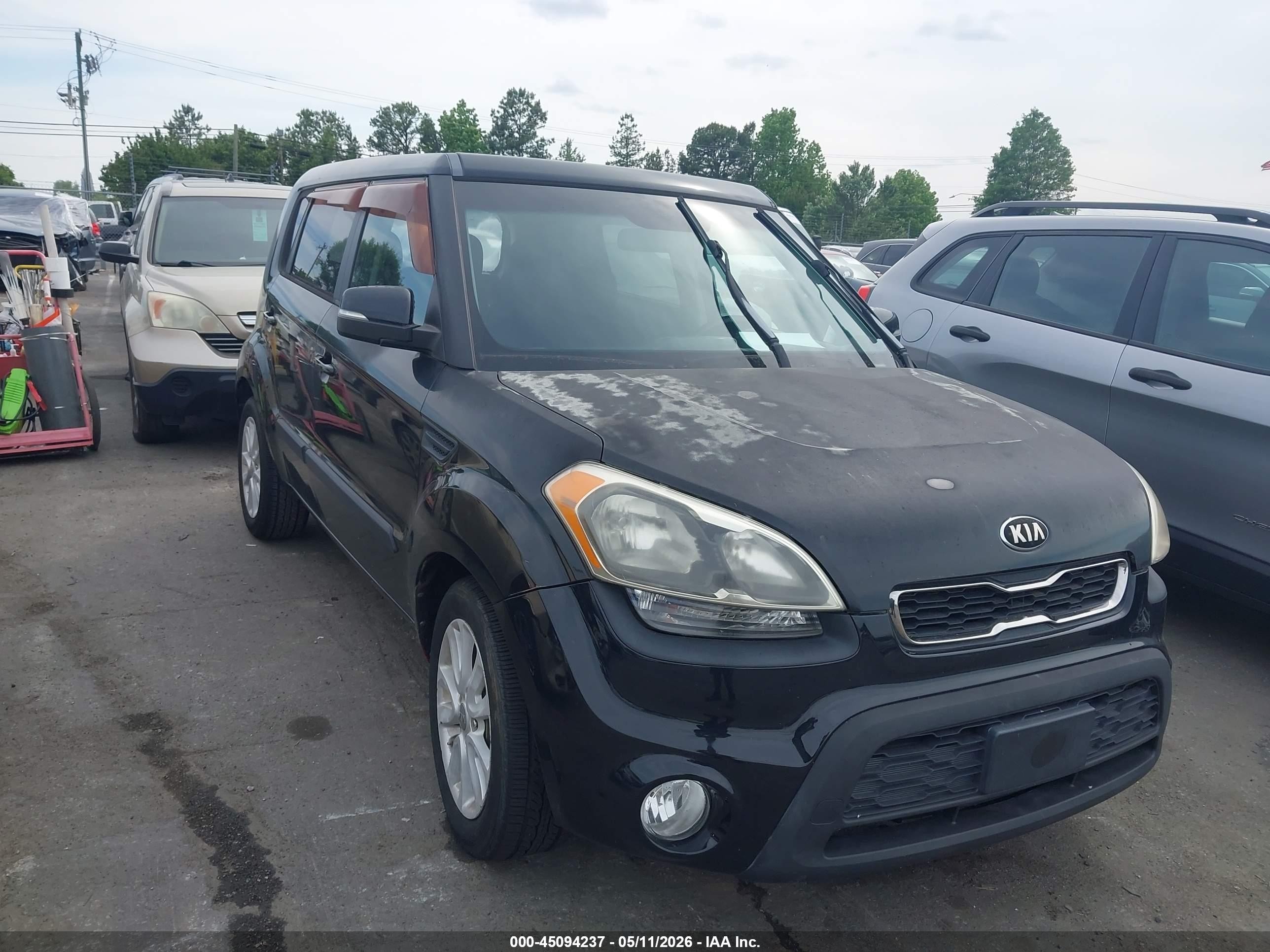 2013 Kia Soul + Black vin: KNDJT2A66D7569085
