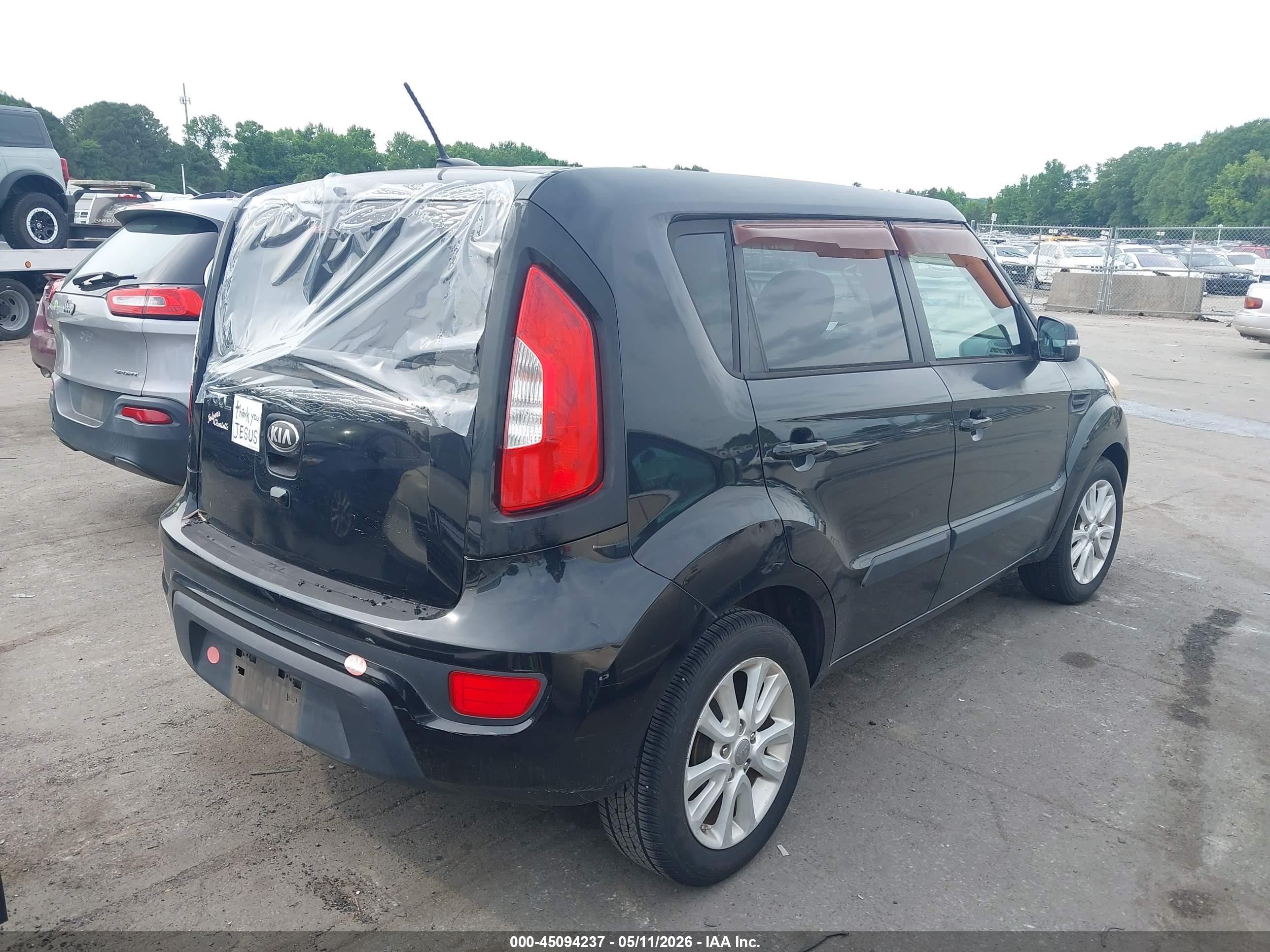 2013 Kia Soul + Black vin: KNDJT2A66D7569085