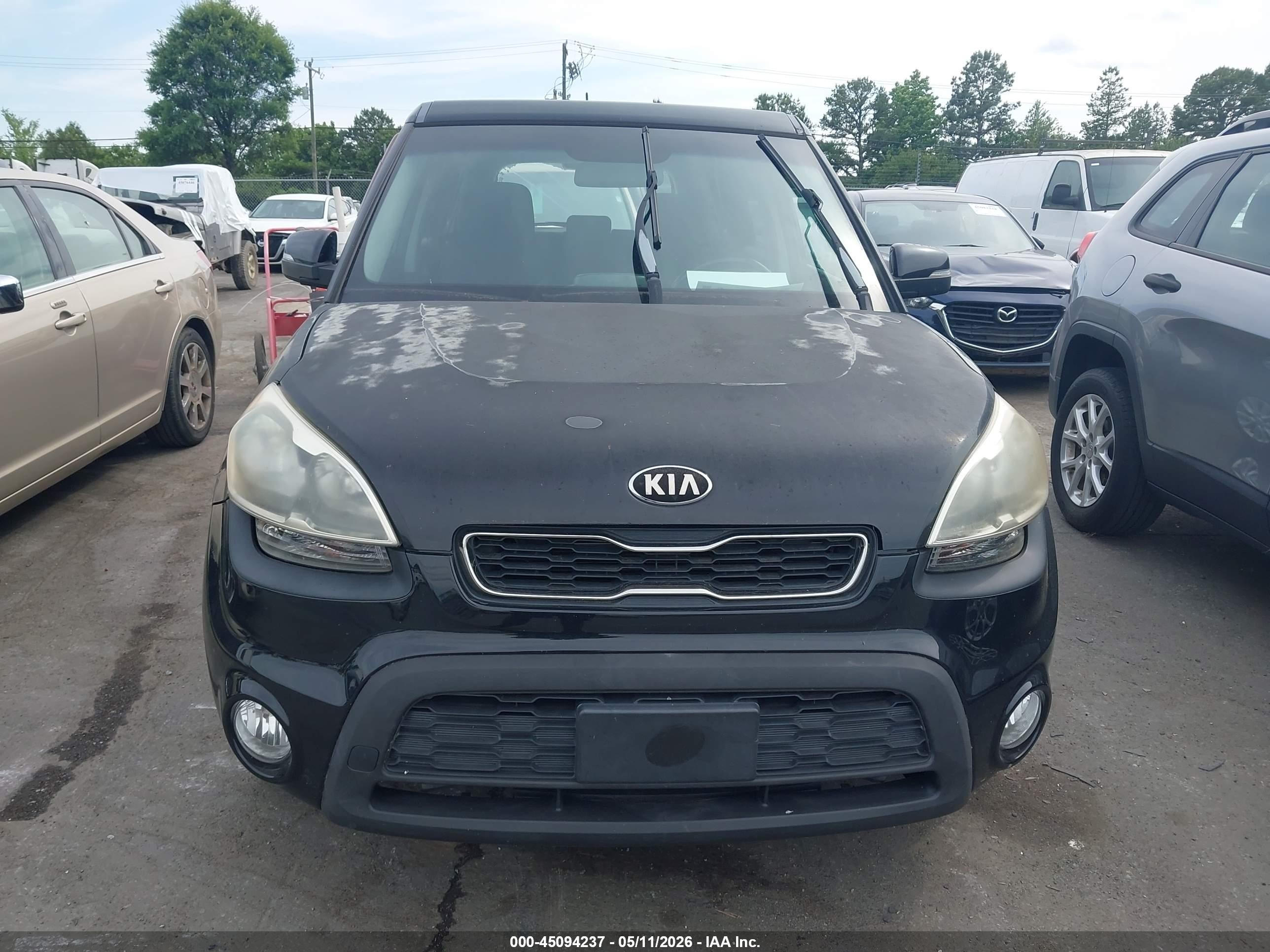 2013 Kia Soul + Black vin: KNDJT2A66D7569085