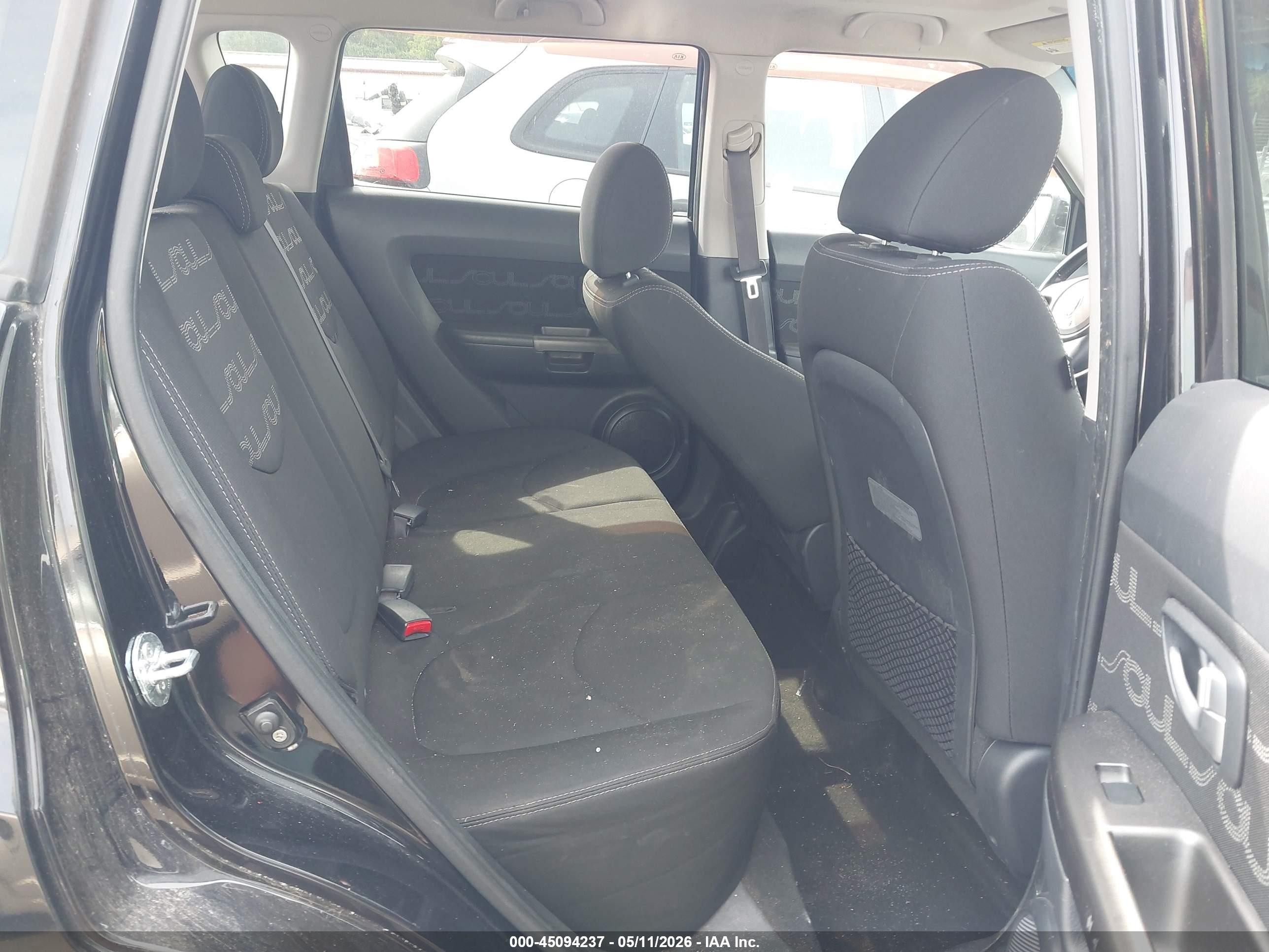 2013 Kia Soul + Black vin: KNDJT2A66D7569085