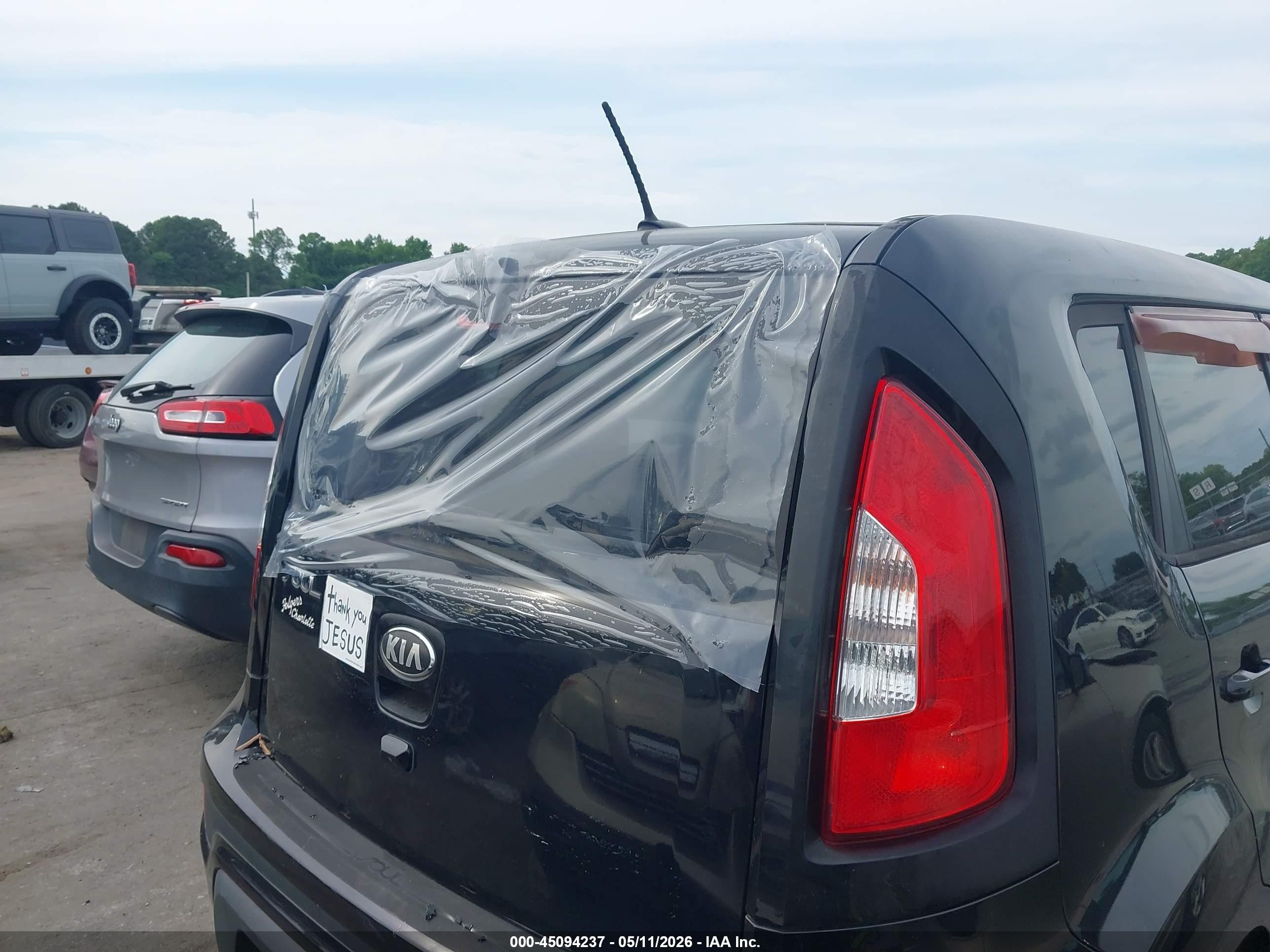 2013 Kia Soul + Black vin: KNDJT2A66D7569085