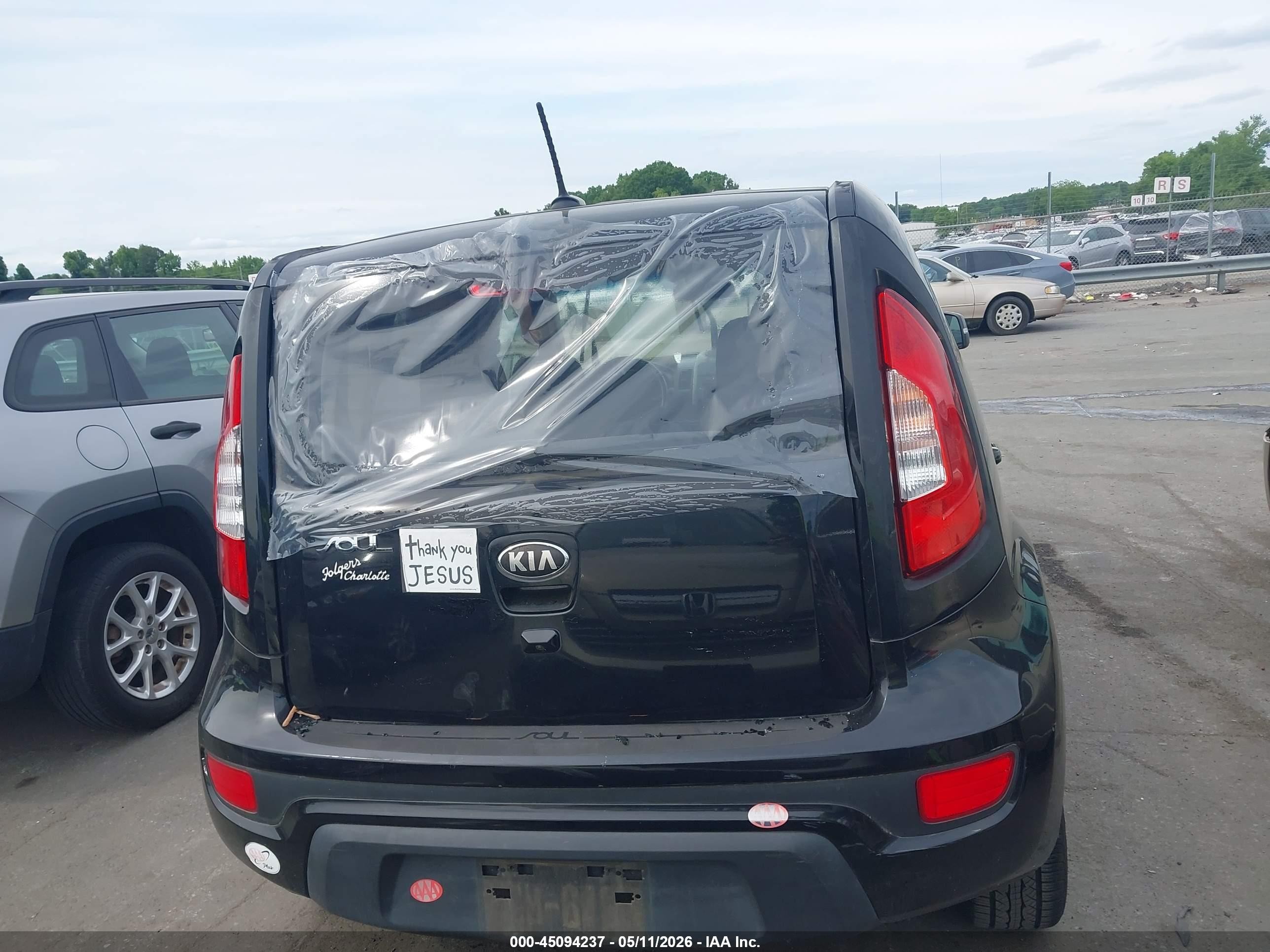 2013 Kia Soul + Black vin: KNDJT2A66D7569085