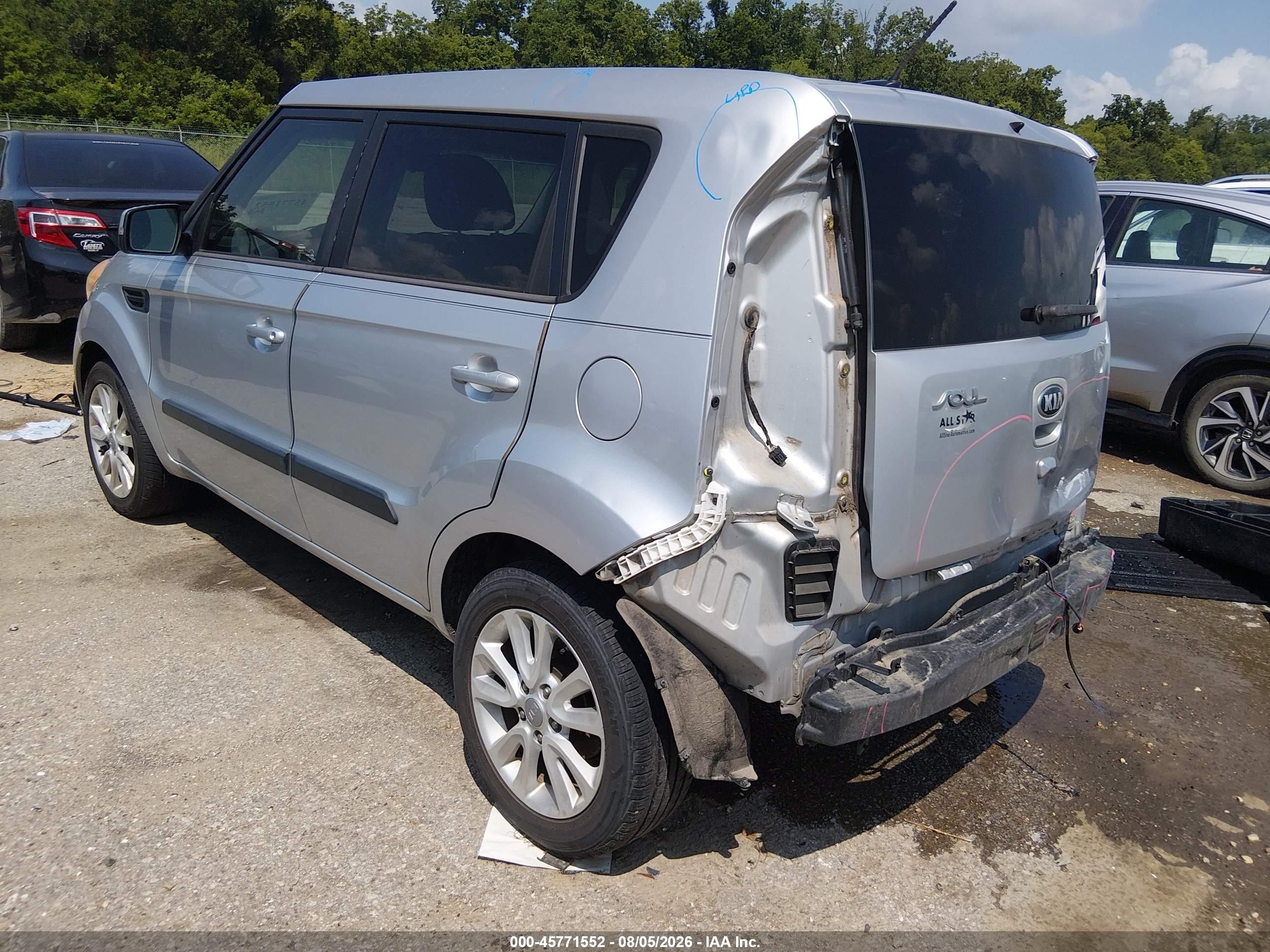 2013 Kia Soul + Silver vin: KNDJT2A66D7572813