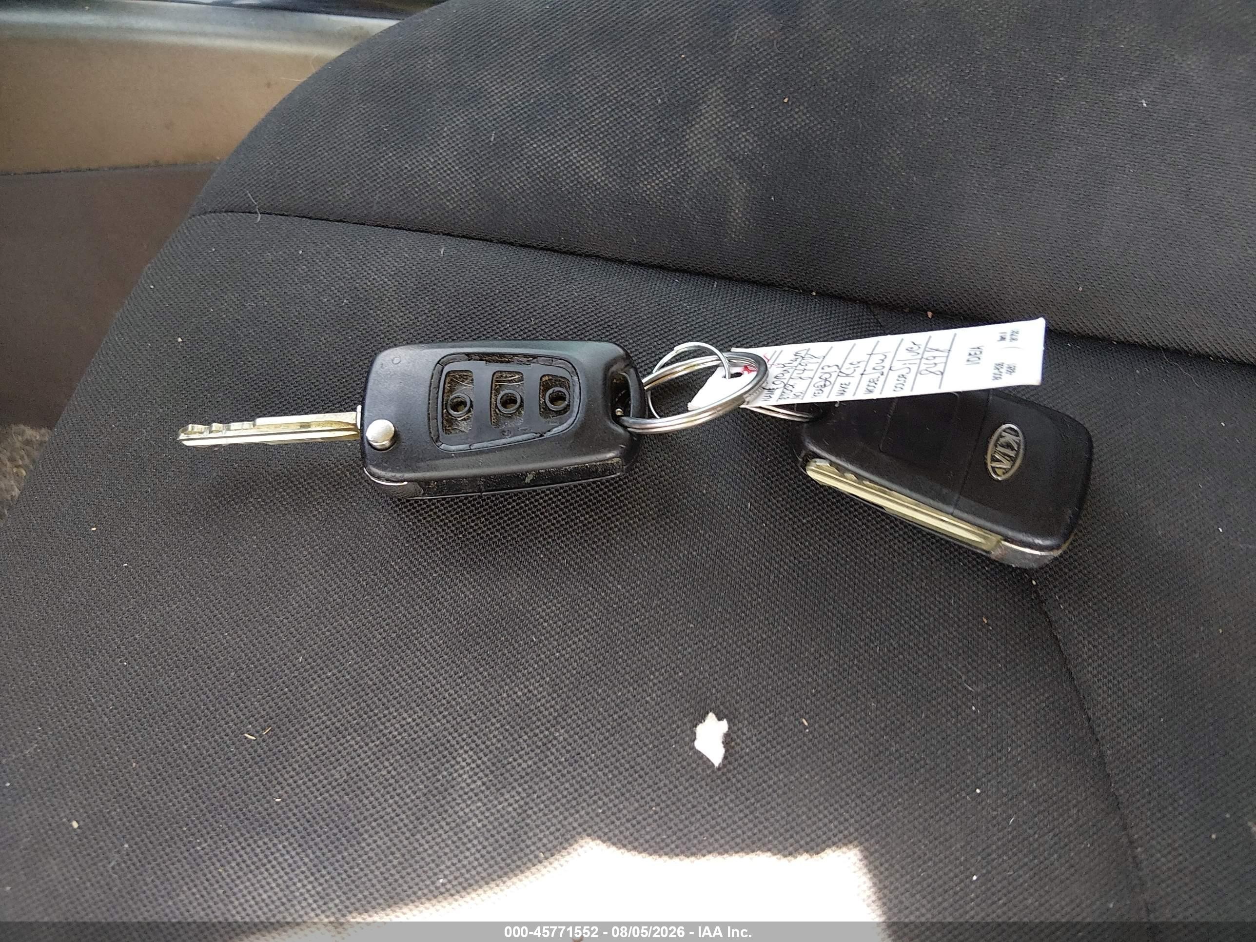 2013 Kia Soul + Silver vin: KNDJT2A66D7572813