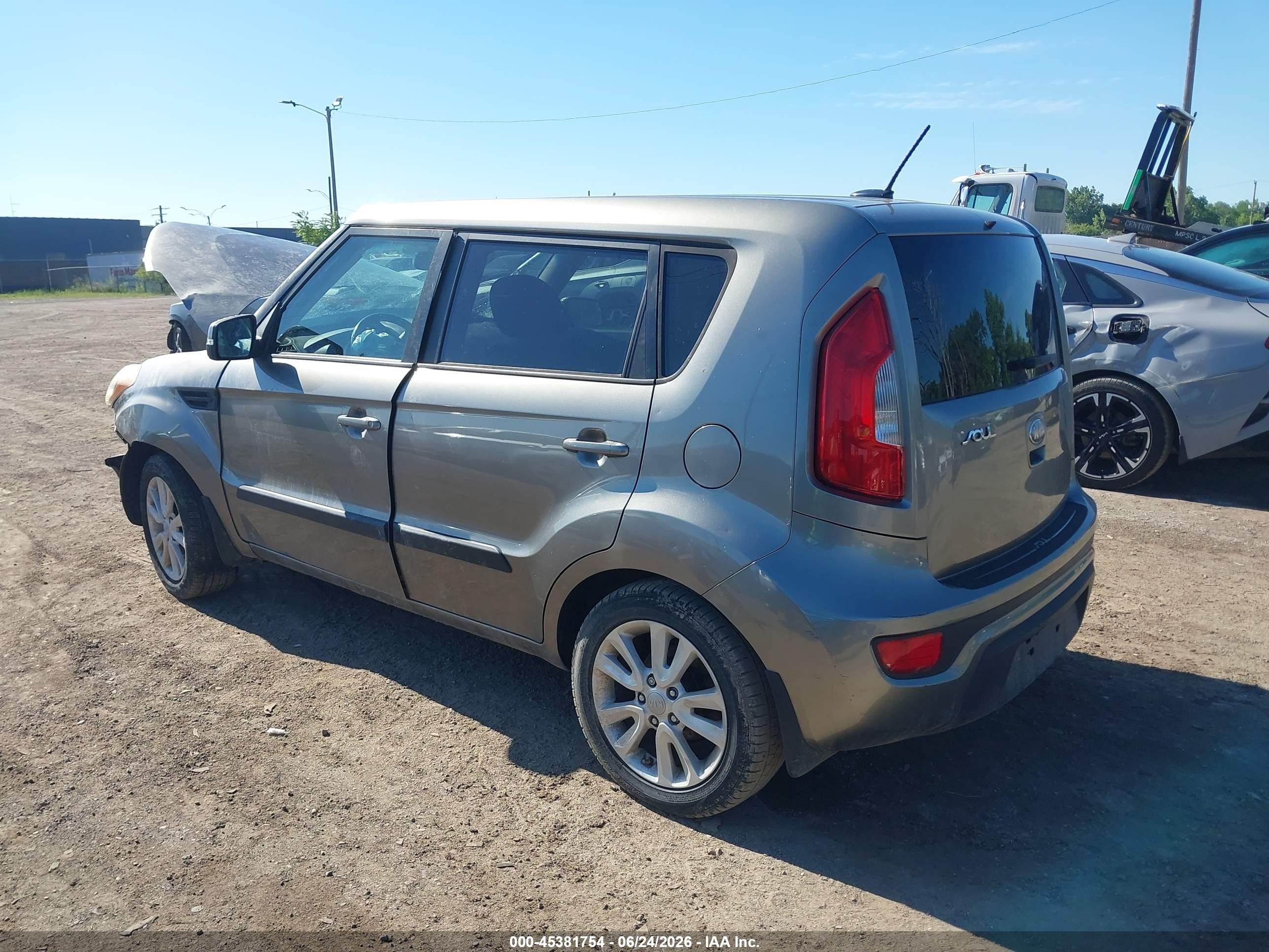 2013 Kia Soul + Gray vin: KNDJT2A66D7606040
