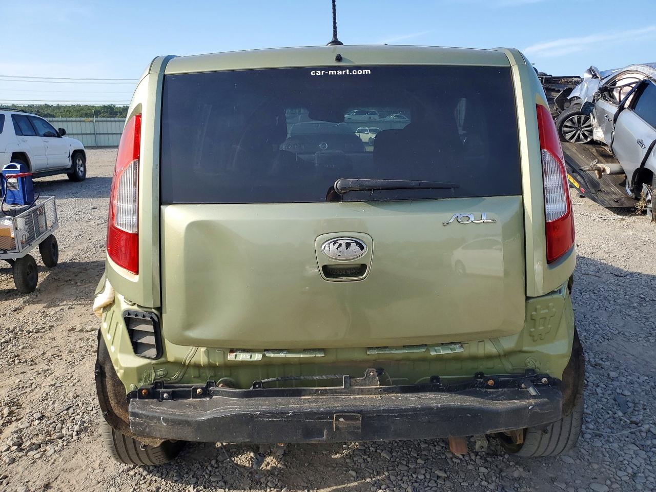 2013 Kia Soul + Green vin: KNDJT2A66D7632959