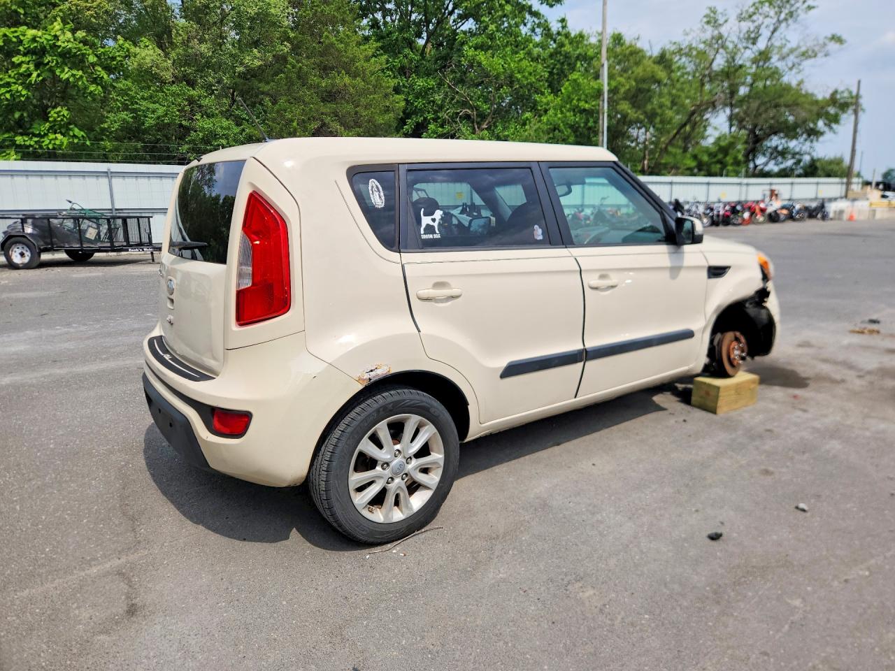 2013 Kia Soul + Кремовый vin: KNDJT2A66D7775474