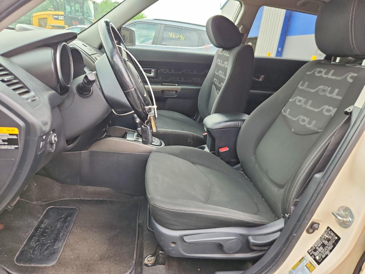 2013 Kia Soul + Кремовый vin: KNDJT2A66D7775474