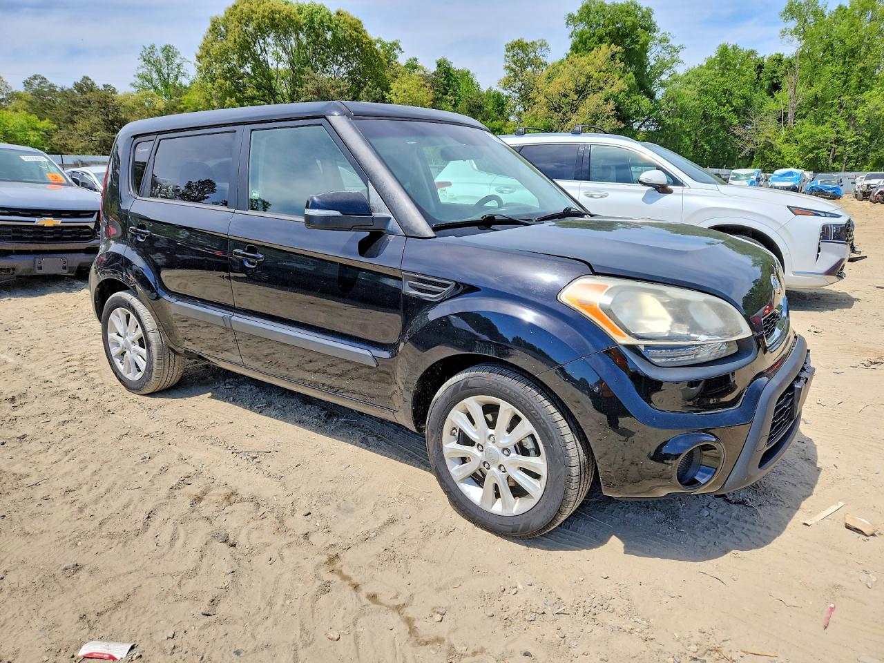 2012 Kia Soul + Black vin: KNDJT2A67C7379441