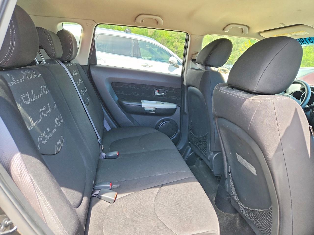 2012 Kia Soul + Black vin: KNDJT2A67C7379441