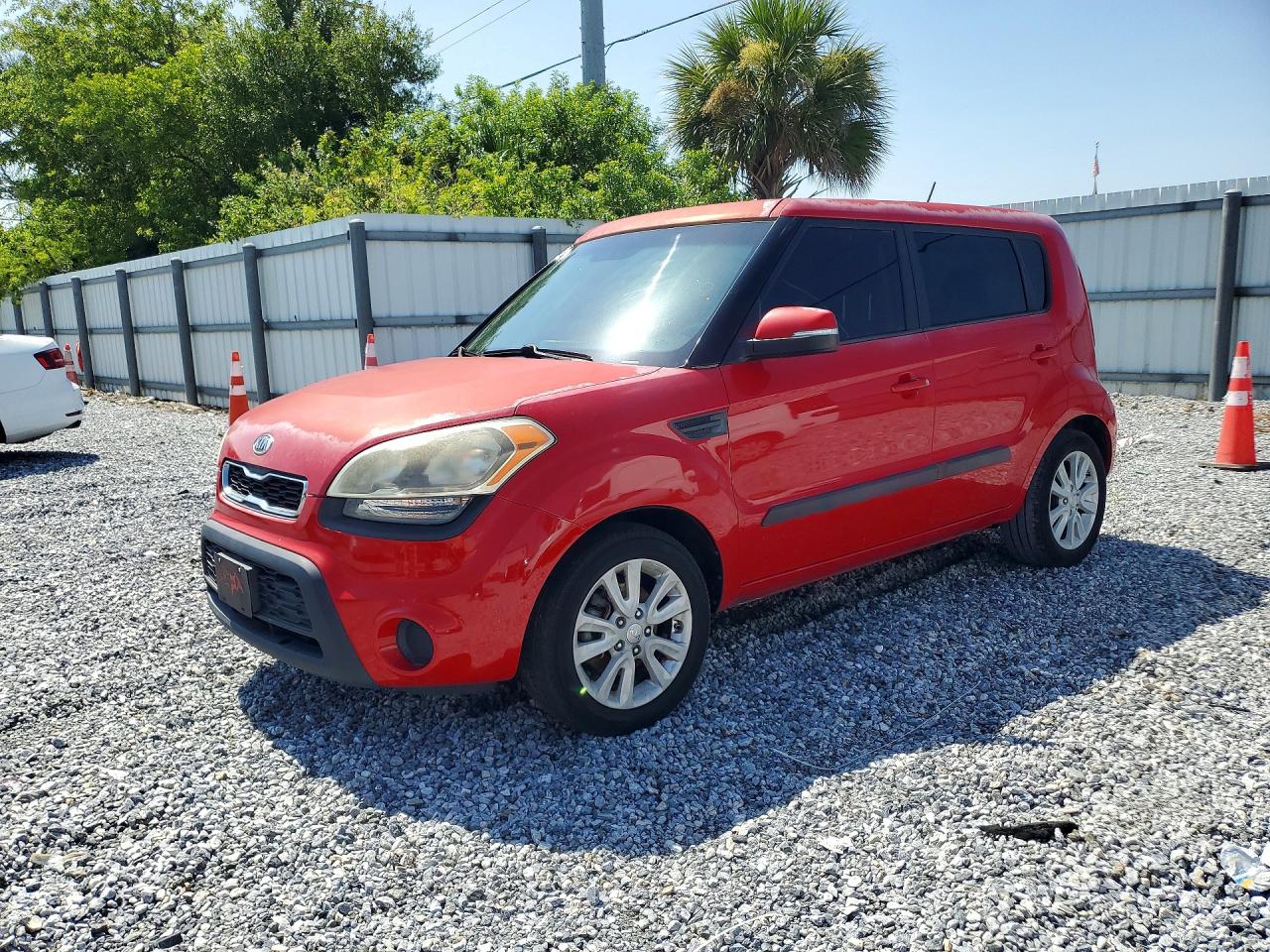 2012 Kia Soul + Red vin: KNDJT2A67C7384042