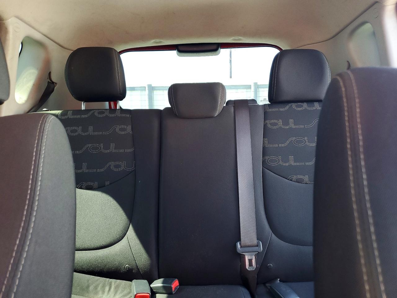 2012 Kia Soul + Red vin: KNDJT2A67C7384042