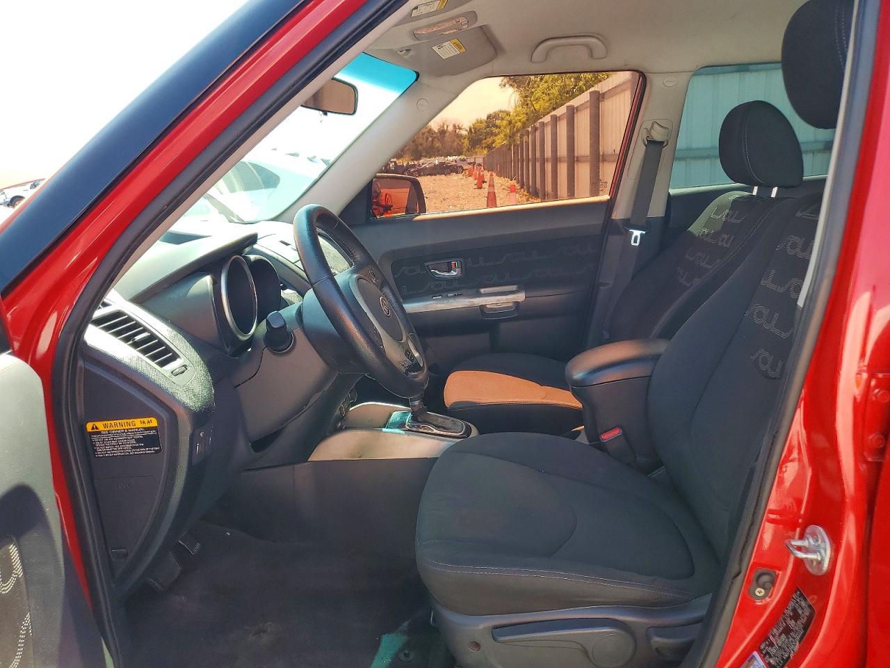 2012 Kia Soul + Red vin: KNDJT2A67C7384042