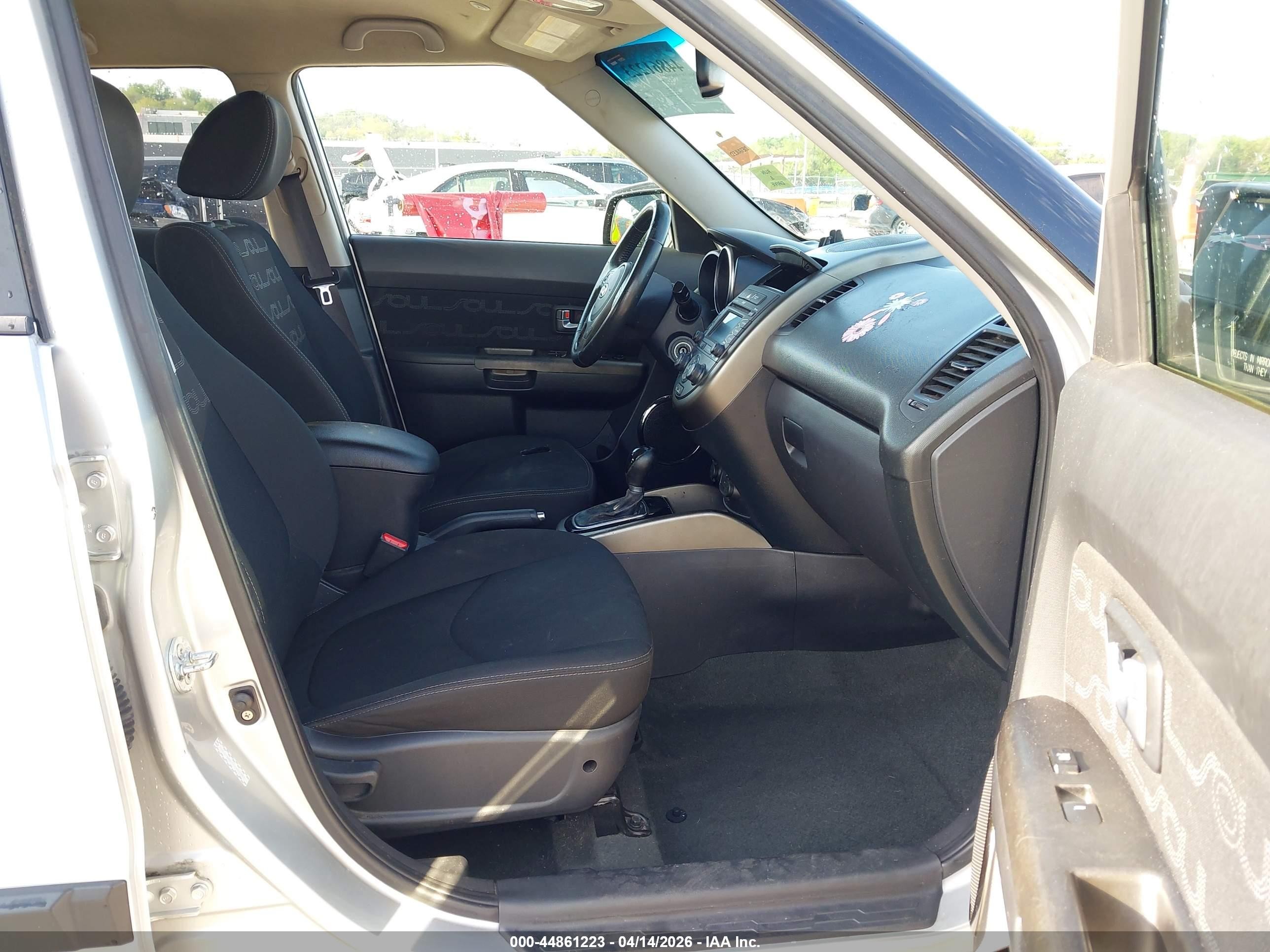 2012 Kia Soul + Silver vin: KNDJT2A67C7401356
