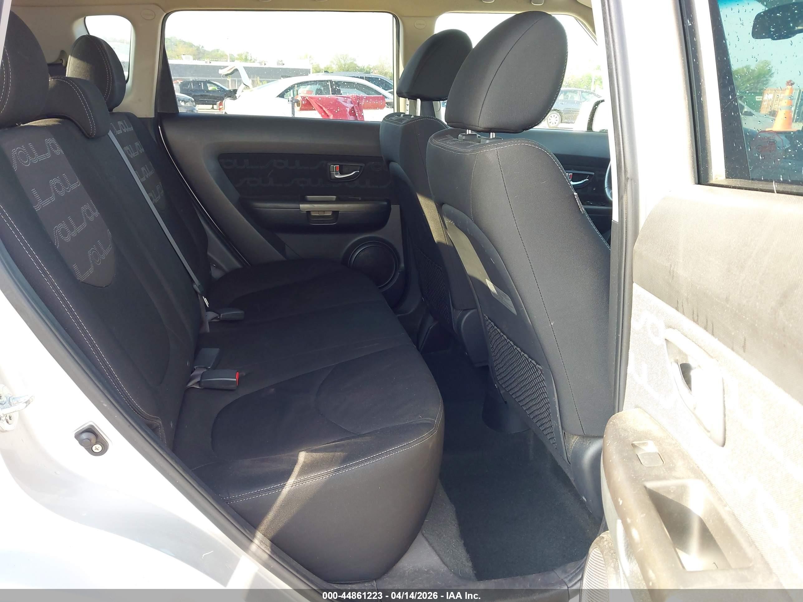 2012 Kia Soul + Silver vin: KNDJT2A67C7401356