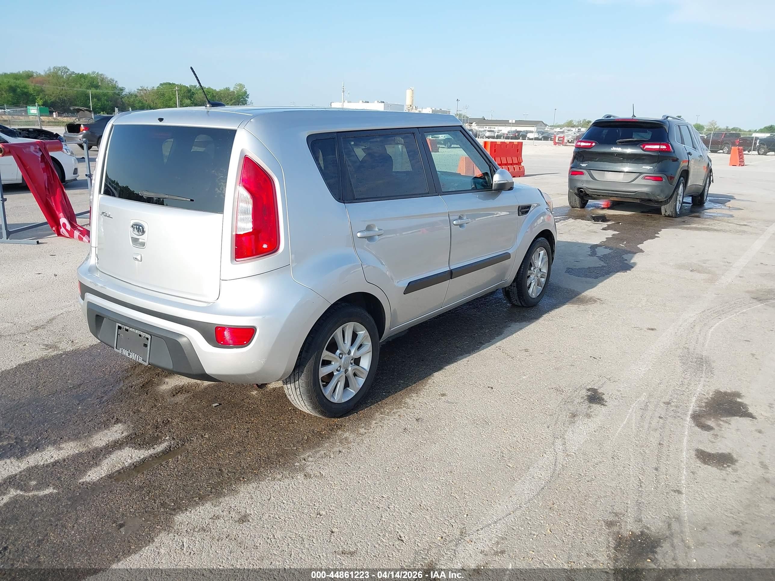 2012 Kia Soul + Silver vin: KNDJT2A67C7401356