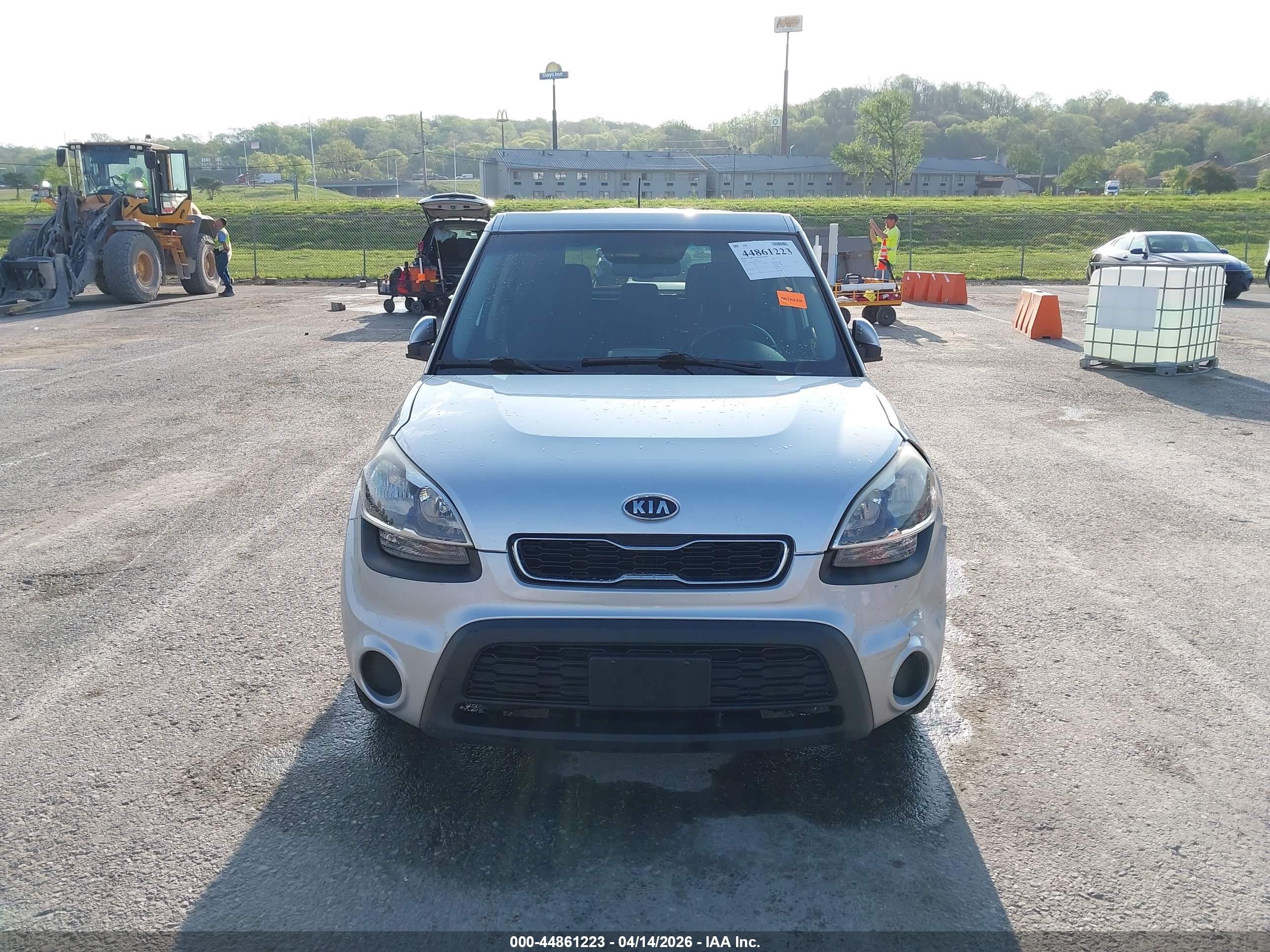 2012 Kia Soul + Silver vin: KNDJT2A67C7401356