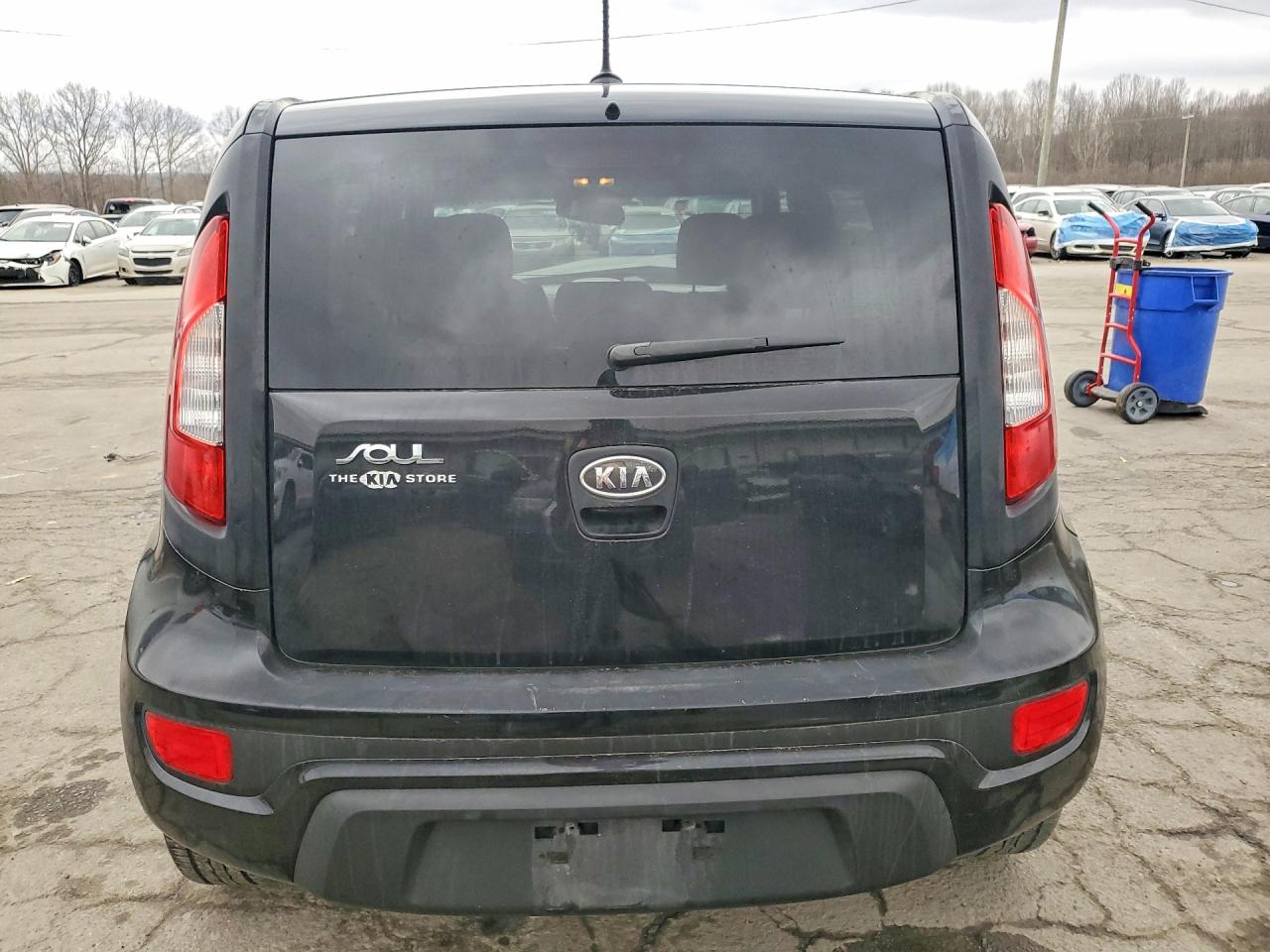 2012 Kia Soul + Black vin: KNDJT2A67C7455238