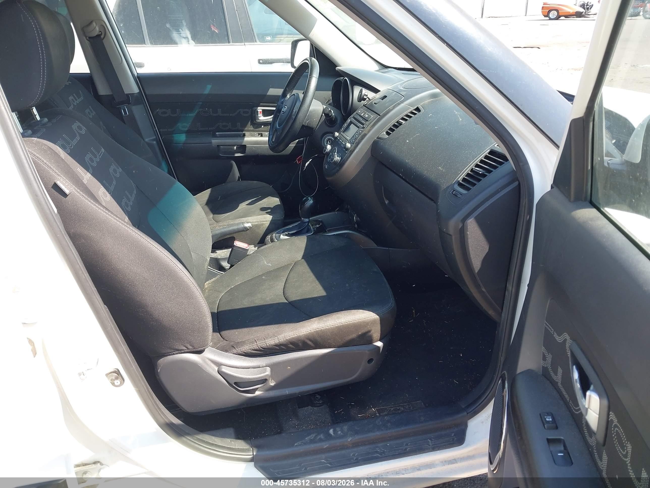2012 Kia Soul + White vin: KNDJT2A67C7465378