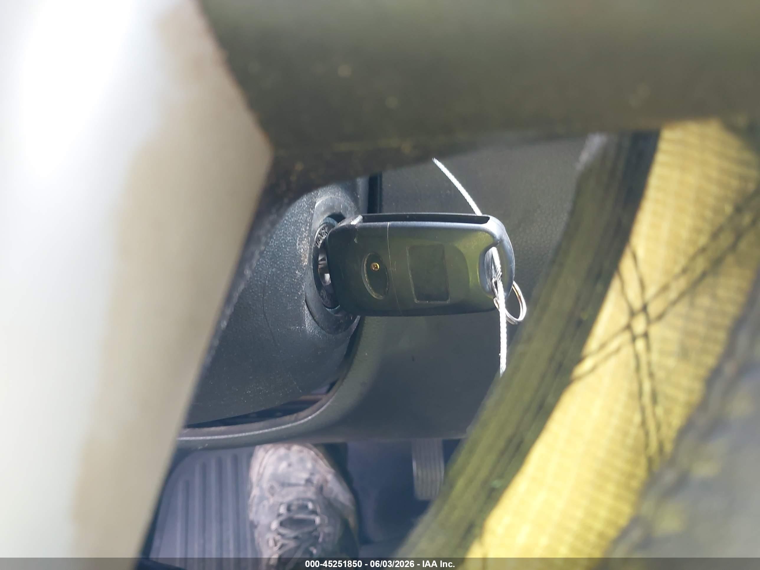 2012 Kia Soul + Black vin: KNDJT2A67C7738805
