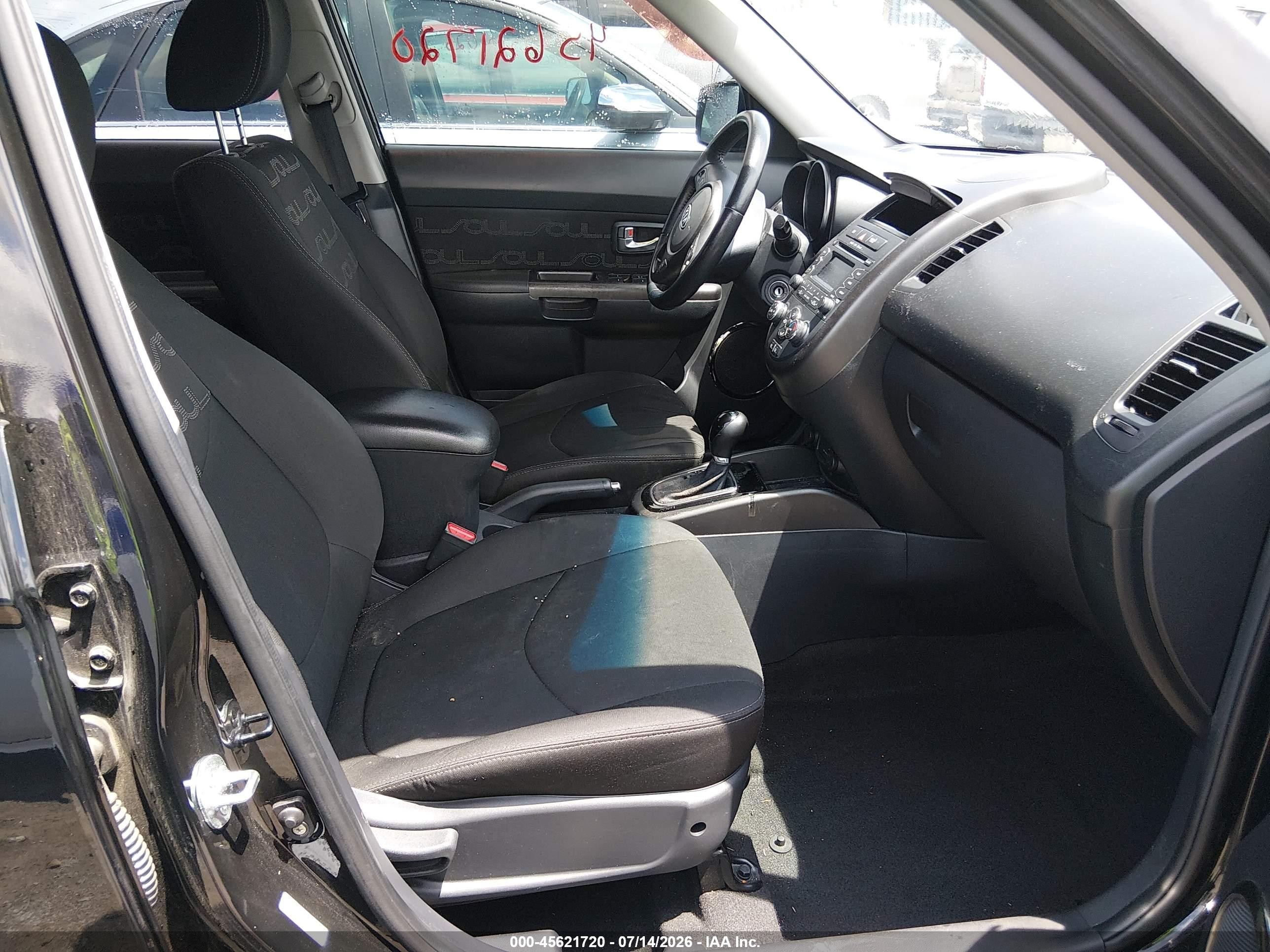 2012 Kia Soul + Black vin: KNDJT2A67C7748914