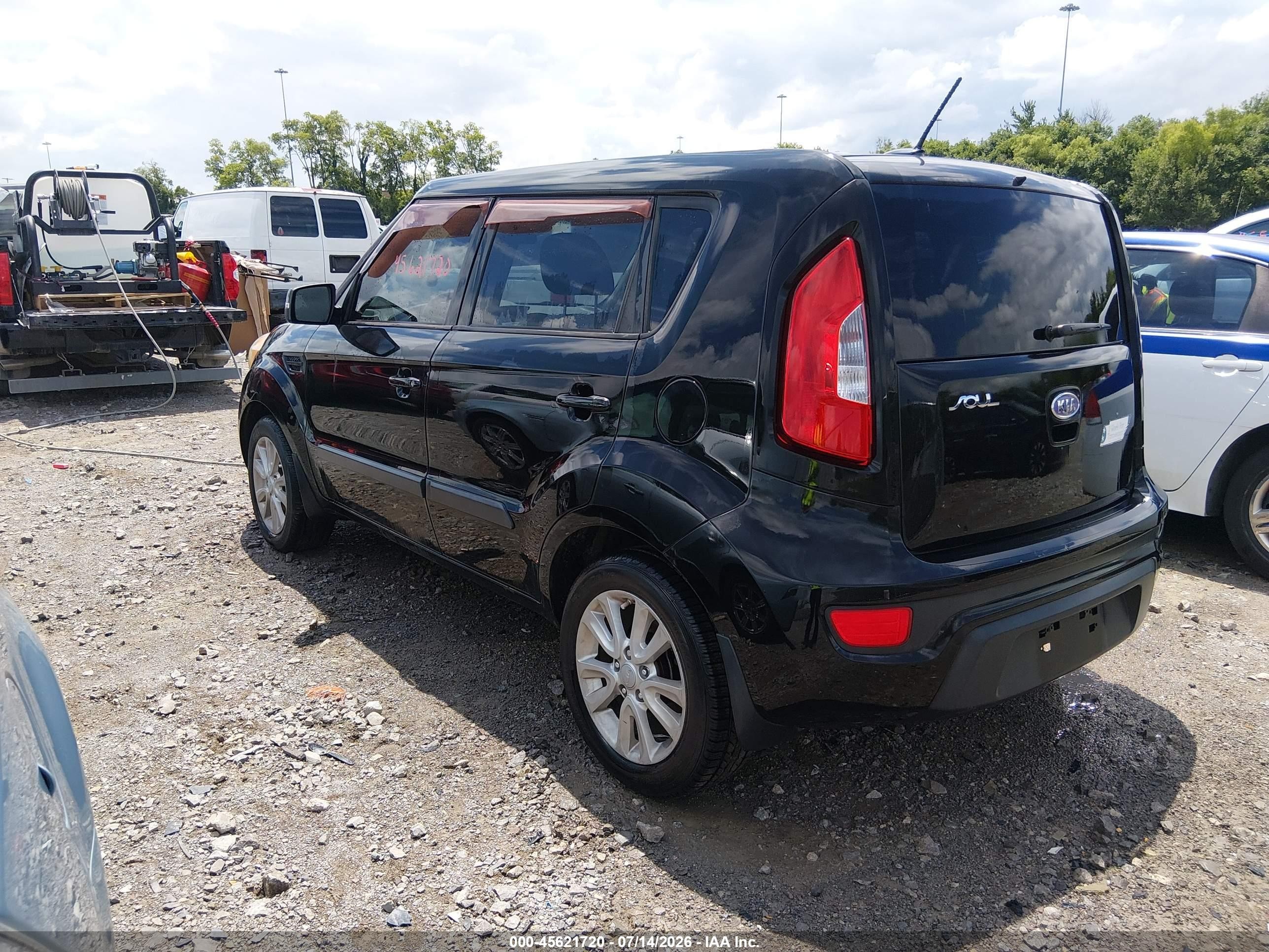 2012 Kia Soul + Black vin: KNDJT2A67C7748914