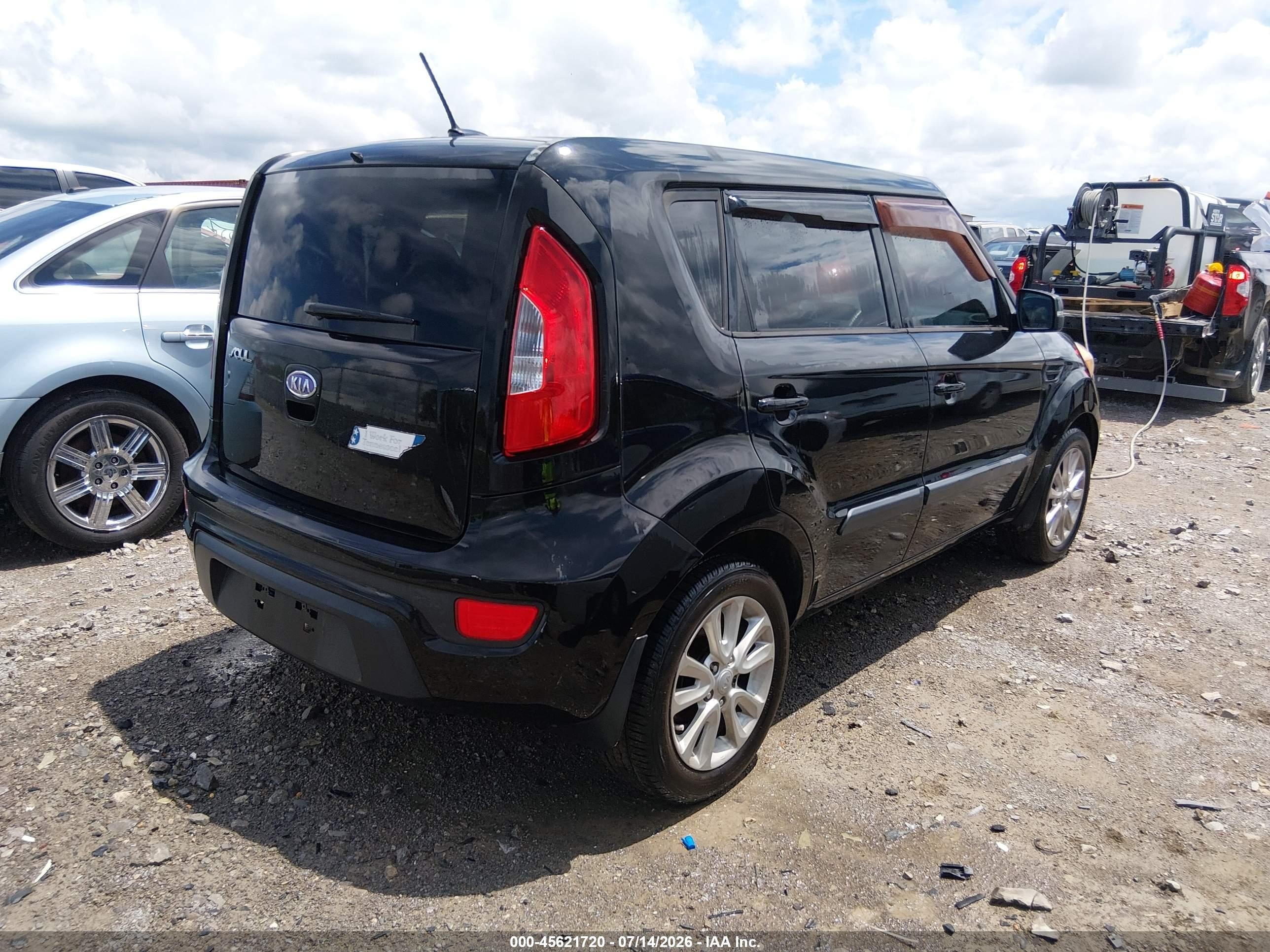 2012 Kia Soul + Black vin: KNDJT2A67C7748914