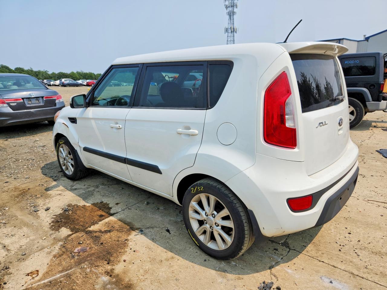 2013 Kia Soul + White vin: KNDJT2A67D7501460