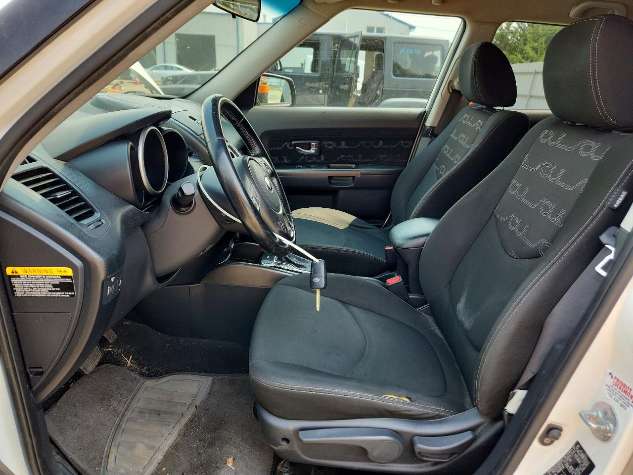 2013 Kia Soul + White vin: KNDJT2A67D7501460