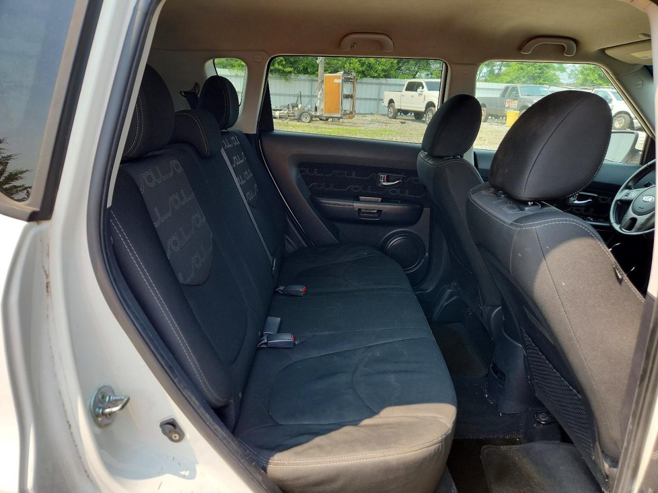 2013 Kia Soul + White vin: KNDJT2A67D7501460